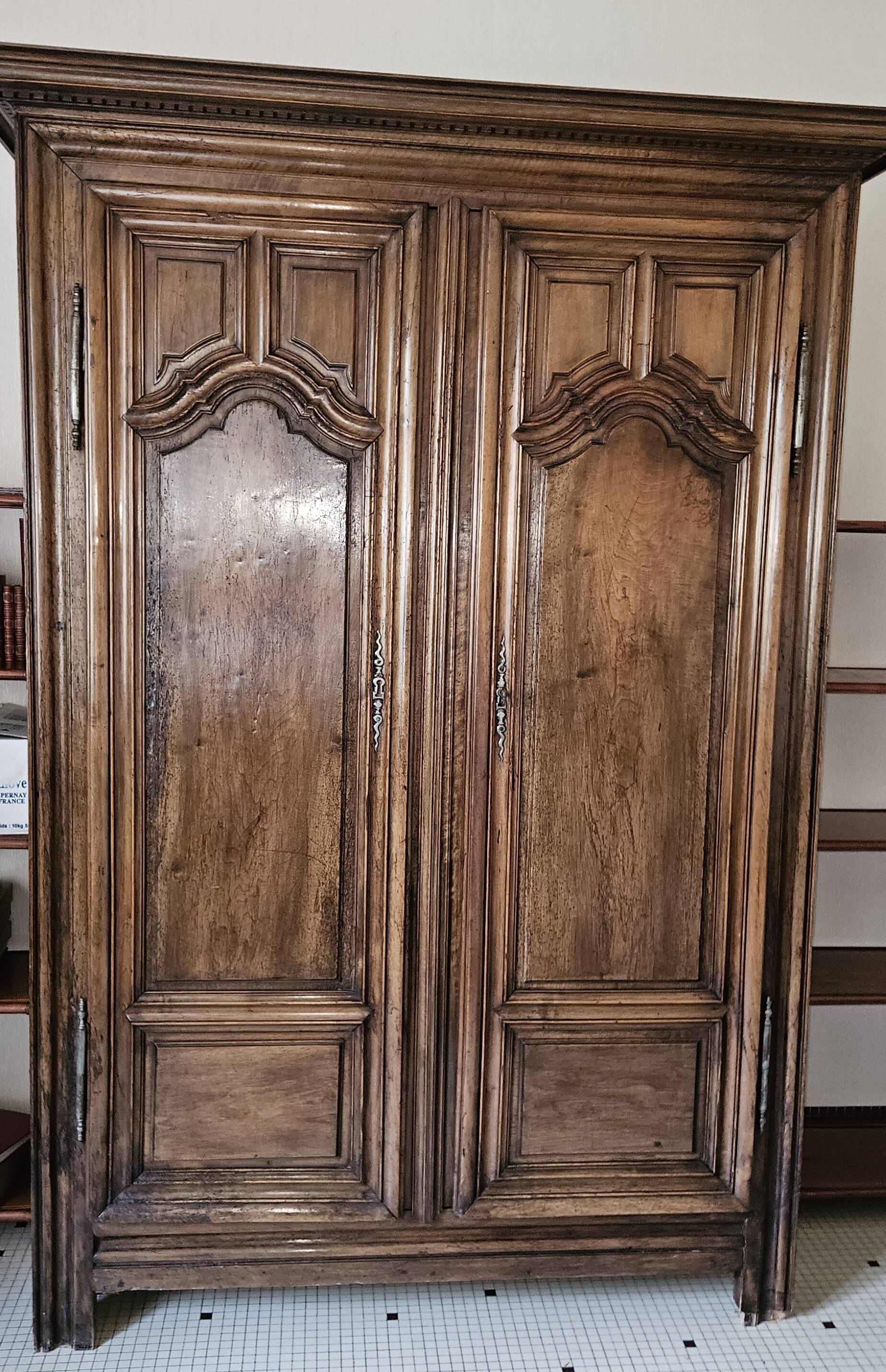 Old wardrobe with 3 shelves and small wardrobe