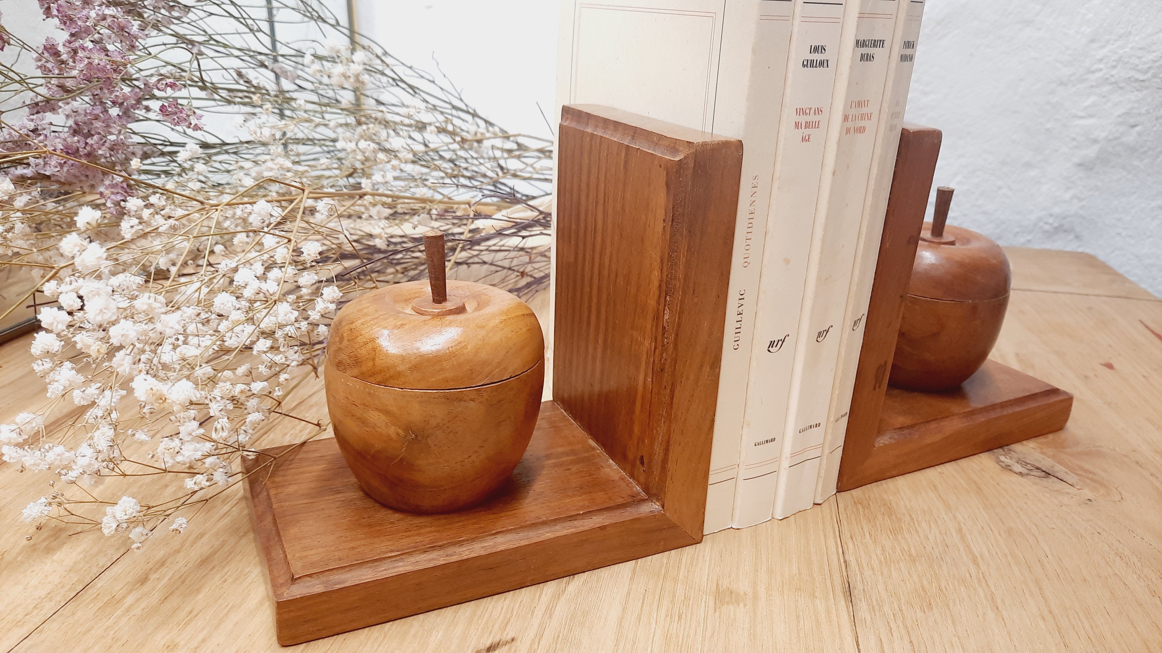 Greenhouse books "Apples" carved wood