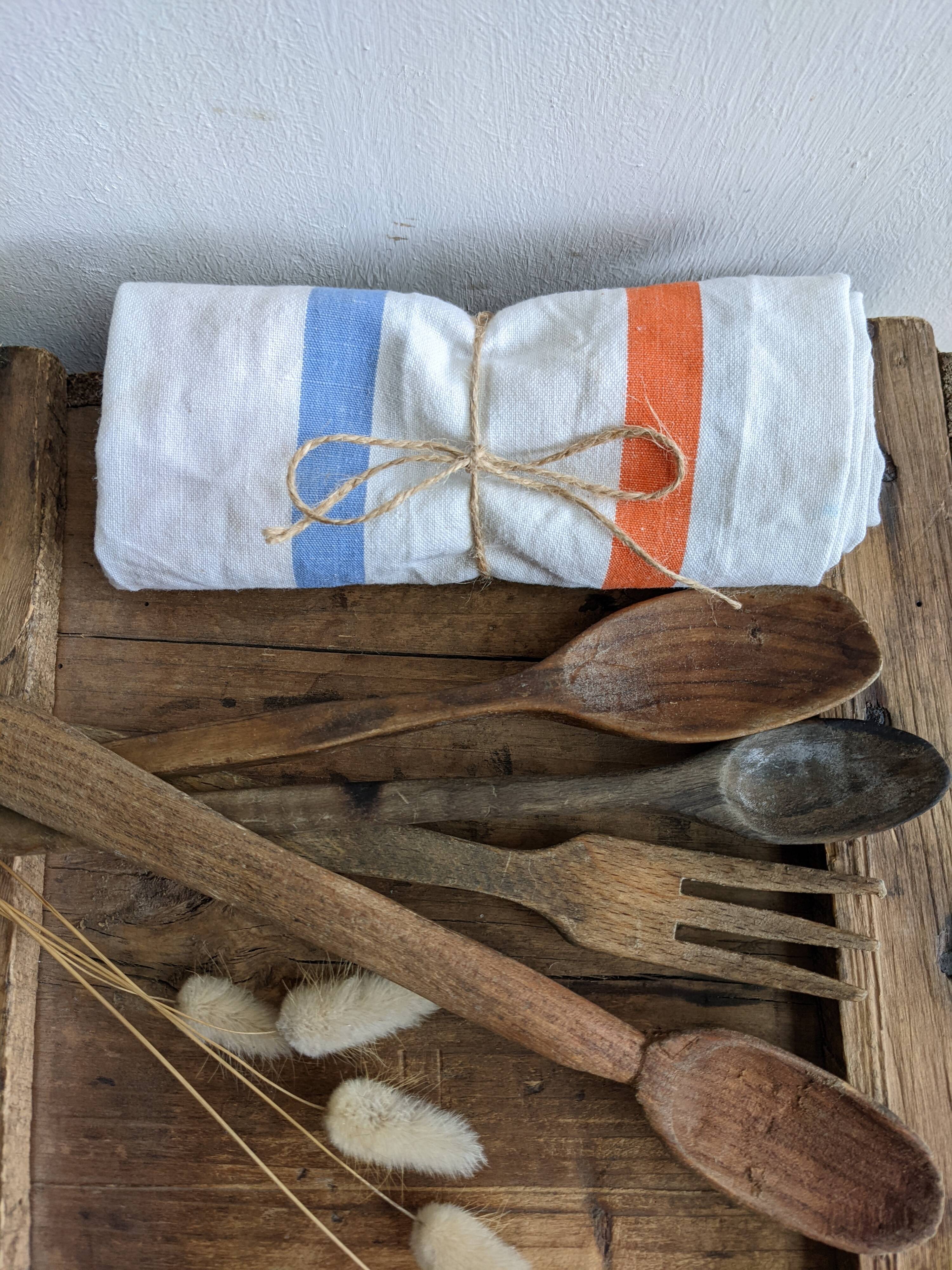 Lot de 4 couverts en bois vintage
