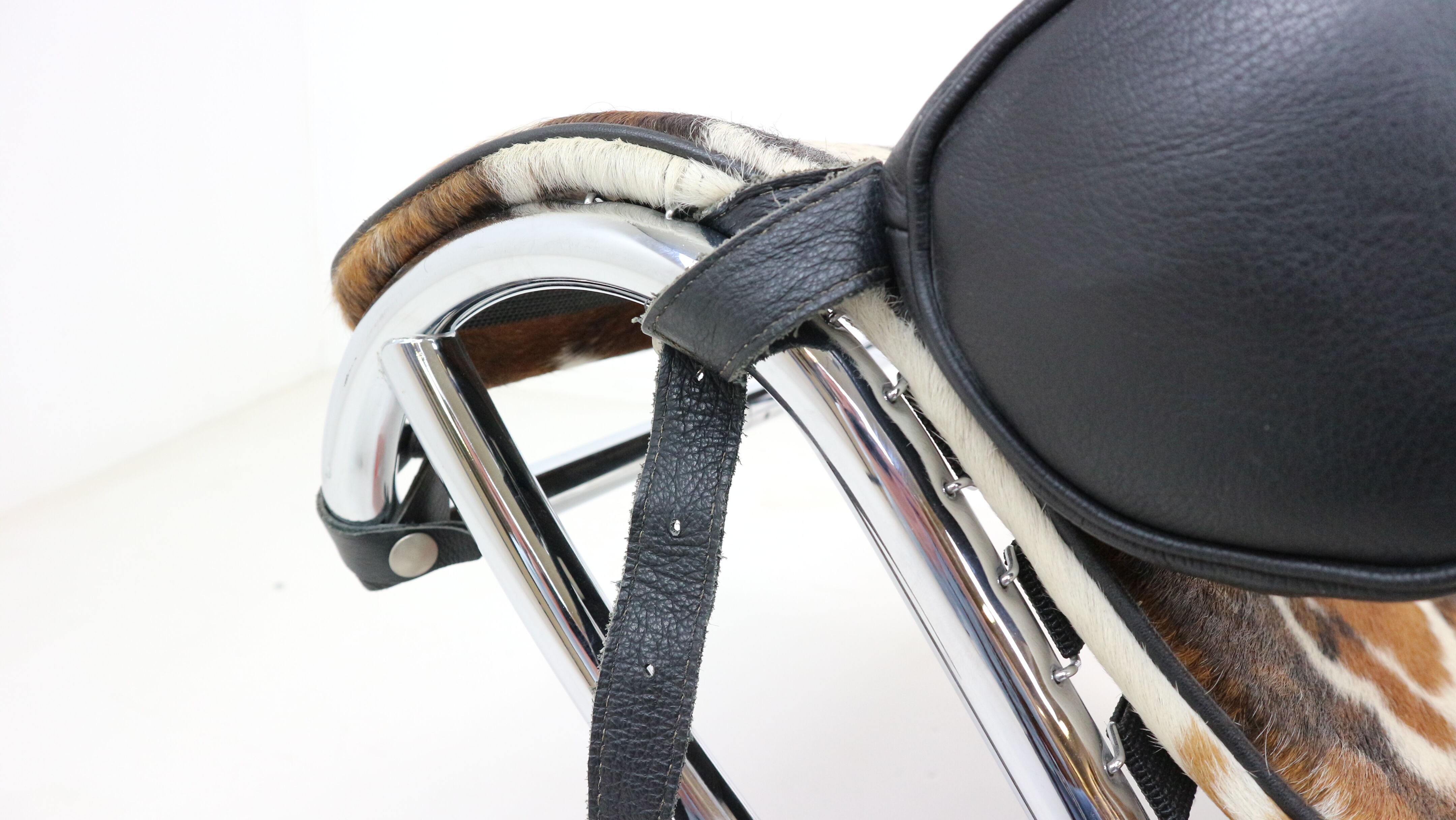 Chair long "LC4" Le Corbusier, Cassina Edition, Ponyskin.