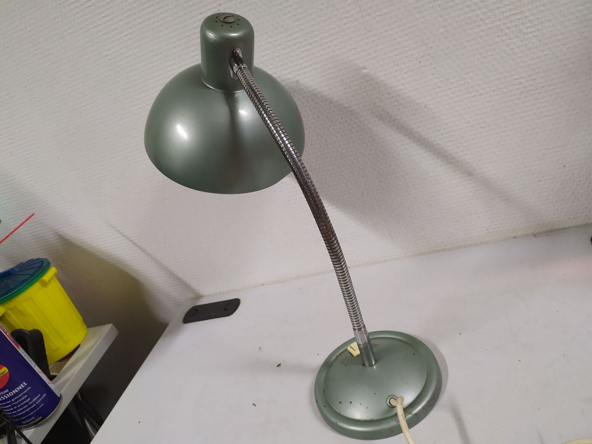 Former green aluminum metal lay desk lamp - year 60 - 70 - works
