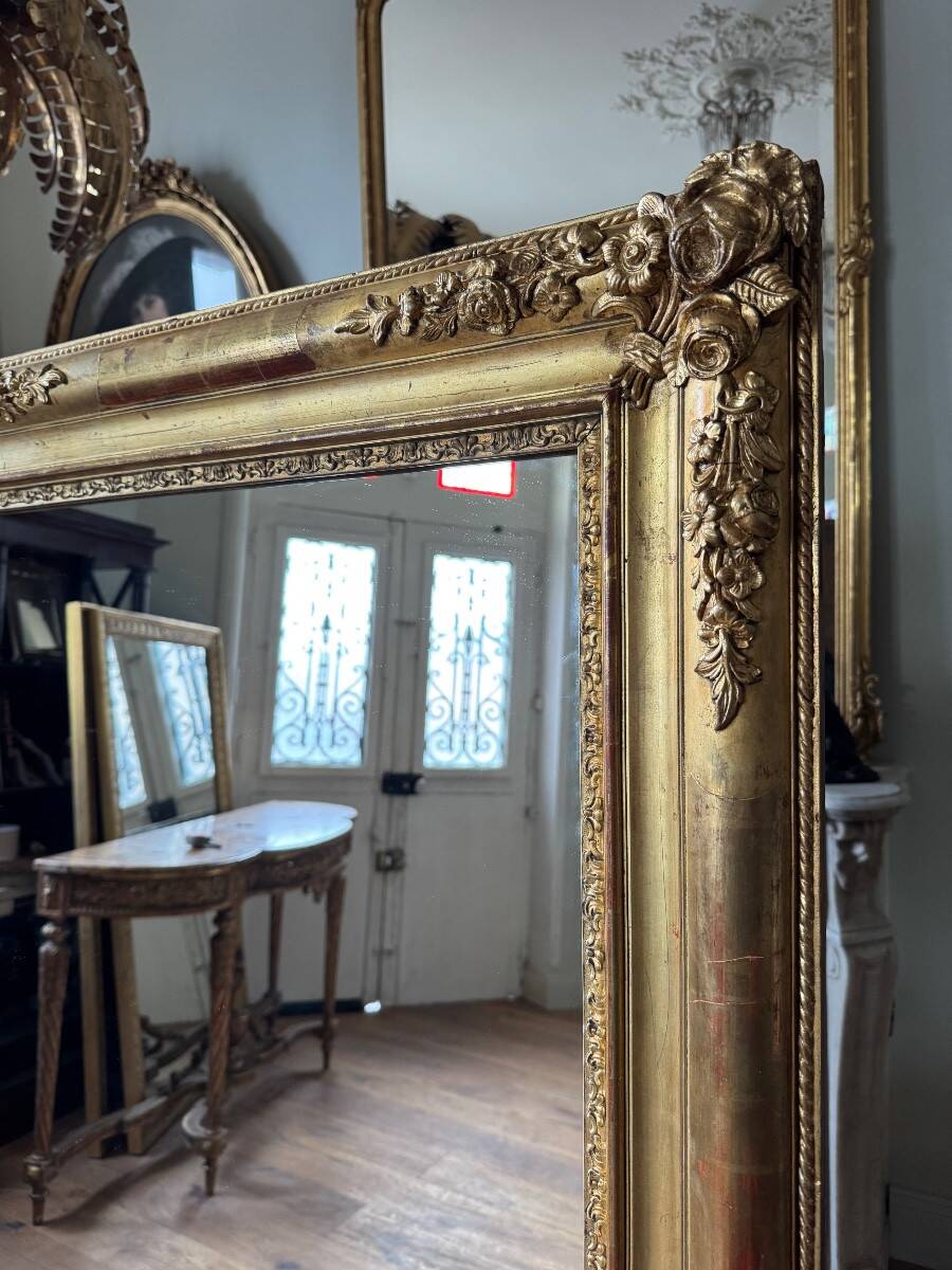 Restoration period mirror in gilded wood from the Napoleonic III era, 165 cm x 130 cm.