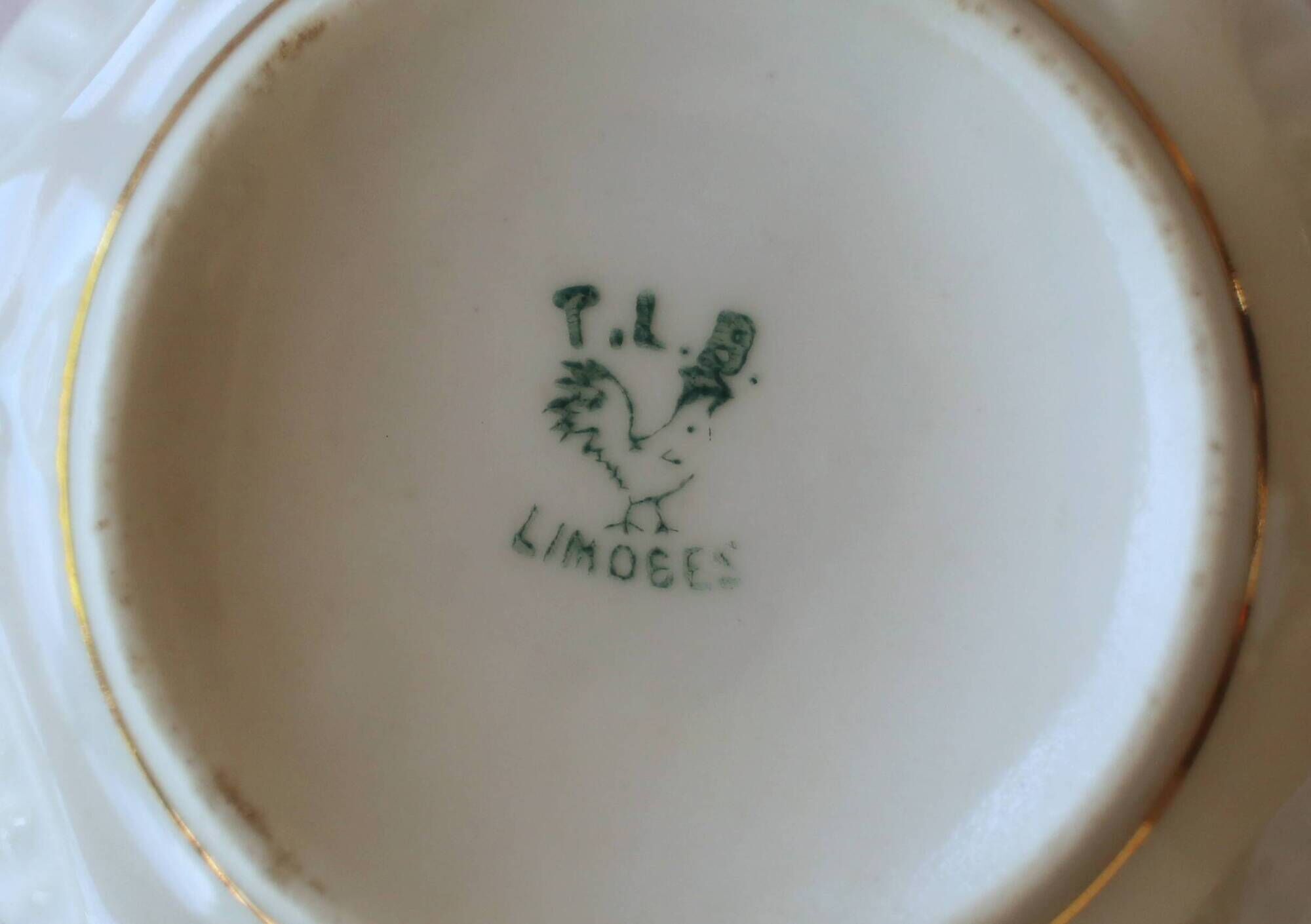Coffee service for 8 cups with saucers in Limoges porcelain – Gold trim