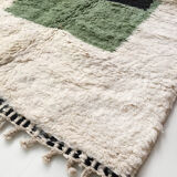 Tapis berbère marocain Beni Ouarain écru à motifs colorés 236x139cm