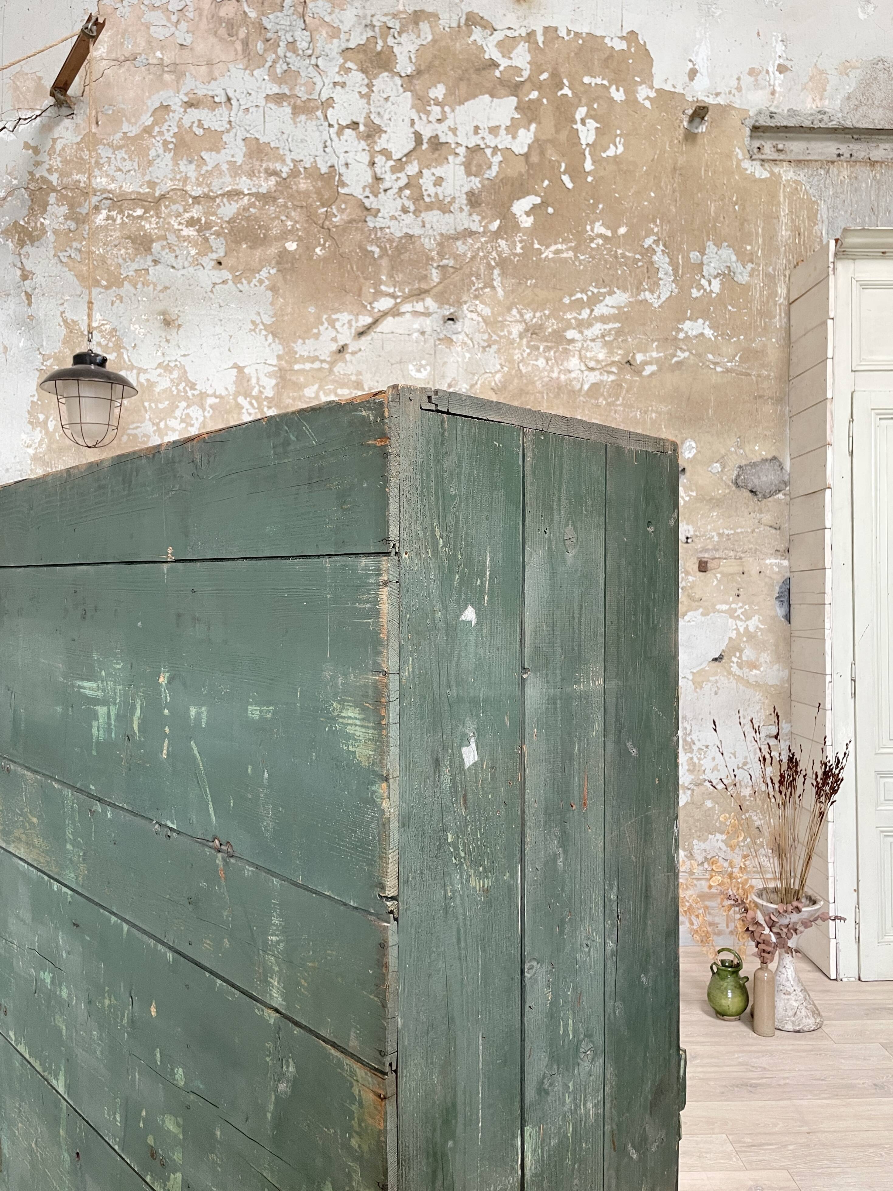 5-door cloakroom in patinated wood
