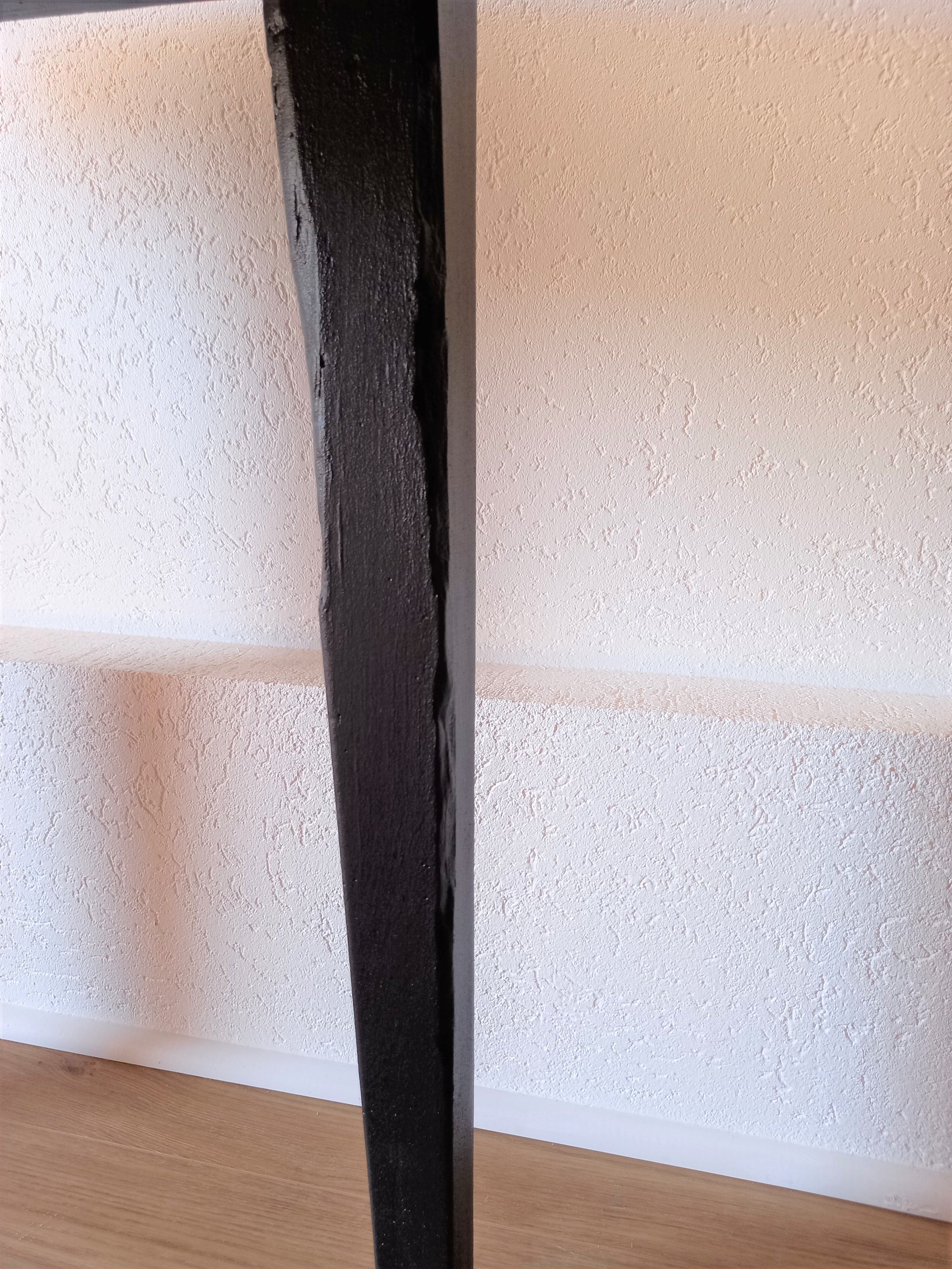 Round table with flaps