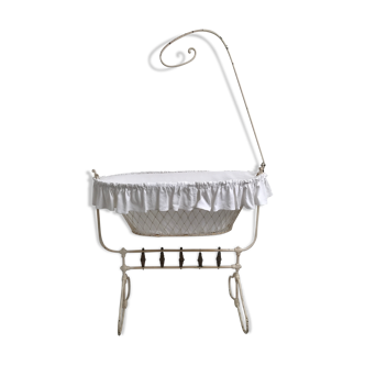 Wrought iron cradle annexes 1900