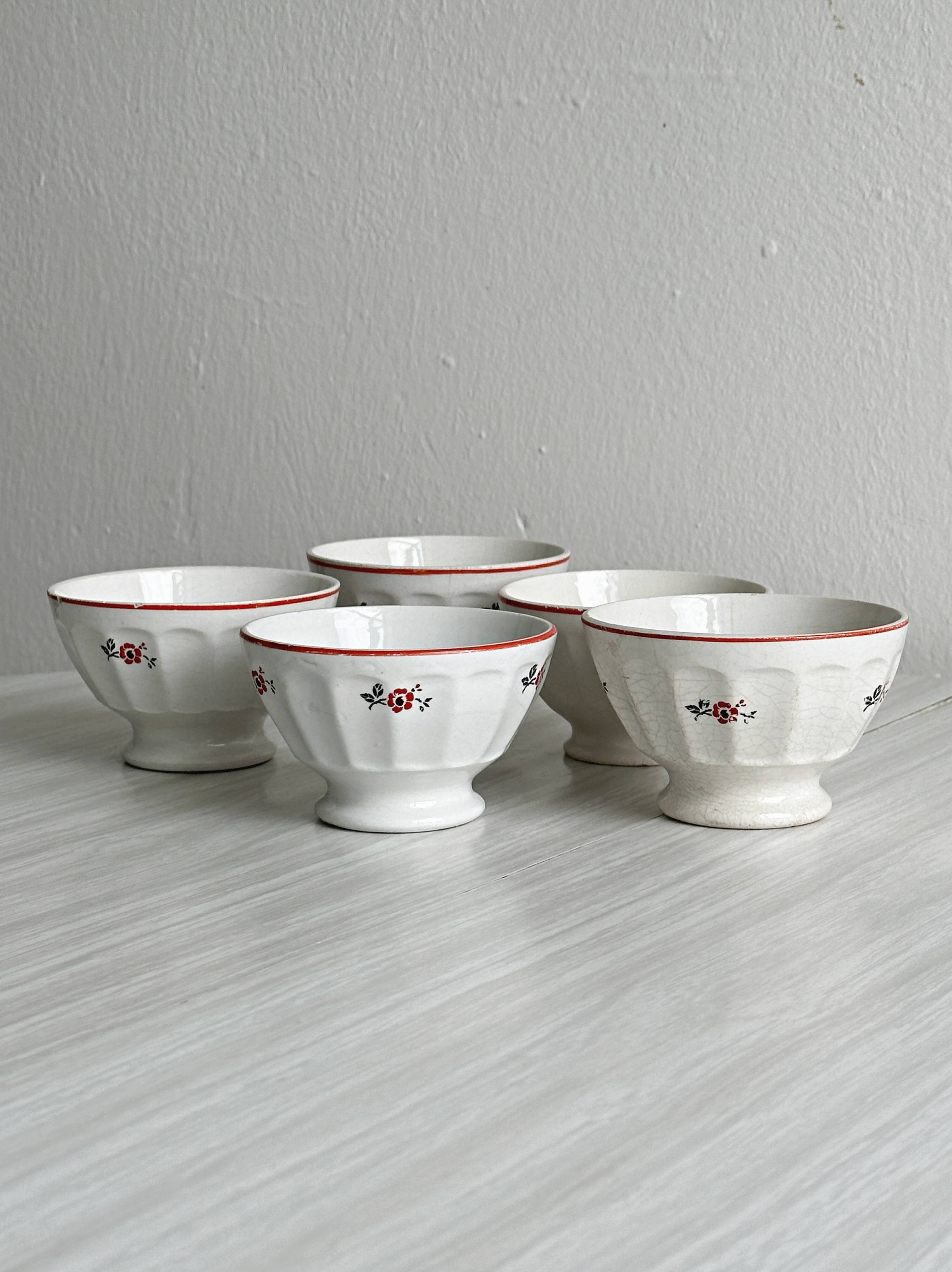 Set of 5 small ceramic bowls