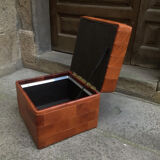 Leather pouf-chest