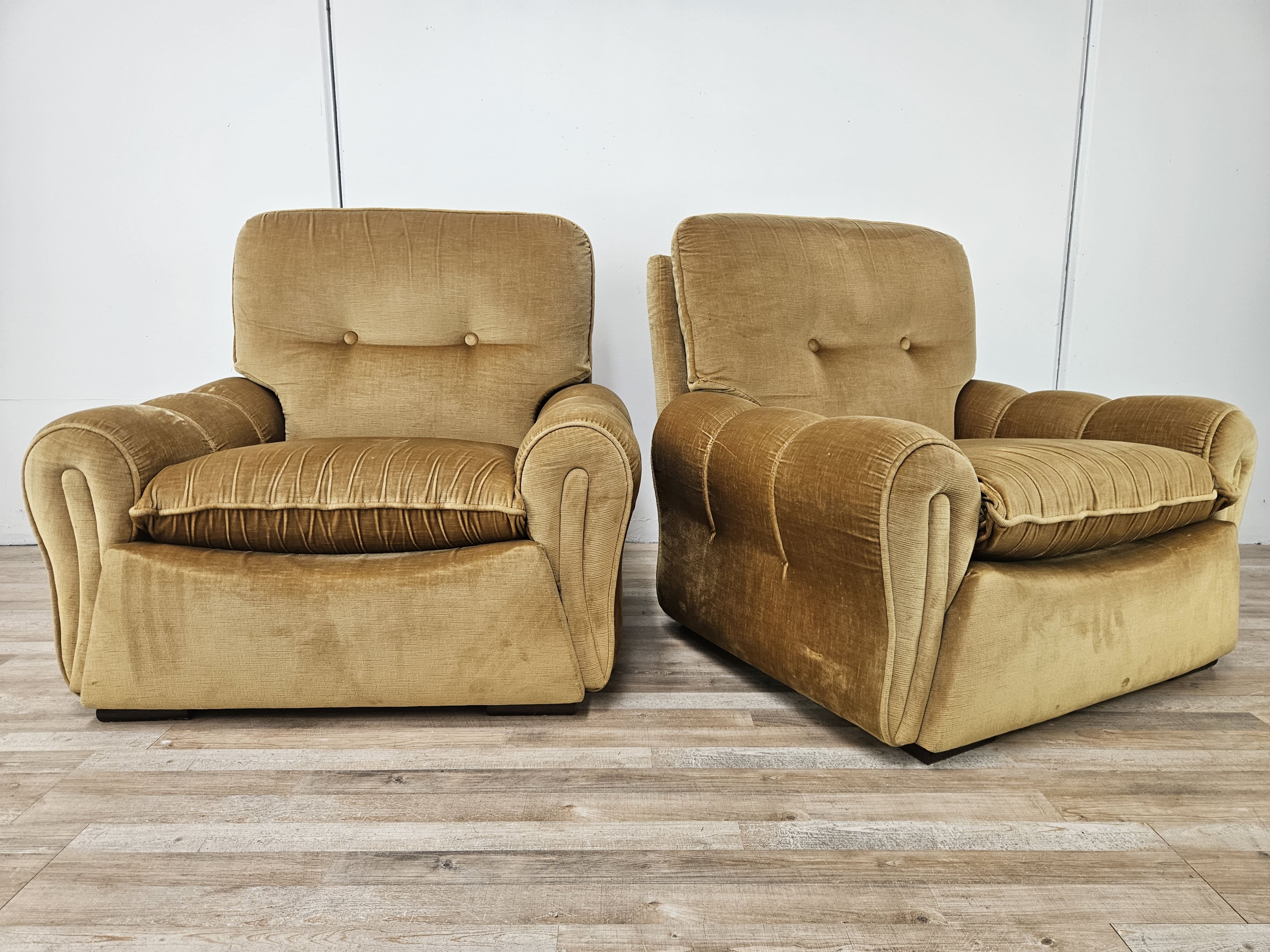 Vintage Italian armchairs from the 1970s