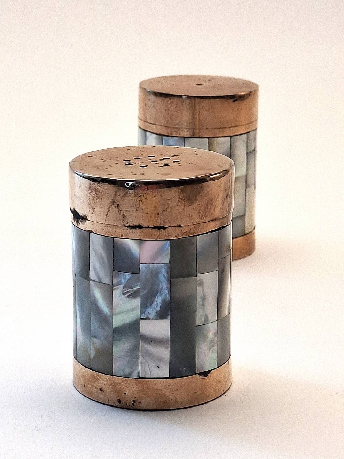 Ensemble sel et poivre Art déco vintage – Laiton et nacre, années 1930-1950