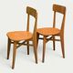 Paire de chaises bistrot caramel 1950