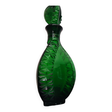 Carafe vintage verte en verre ciselé