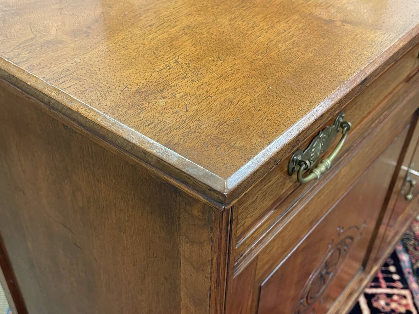 English buffet from the late 19th century in walnut.