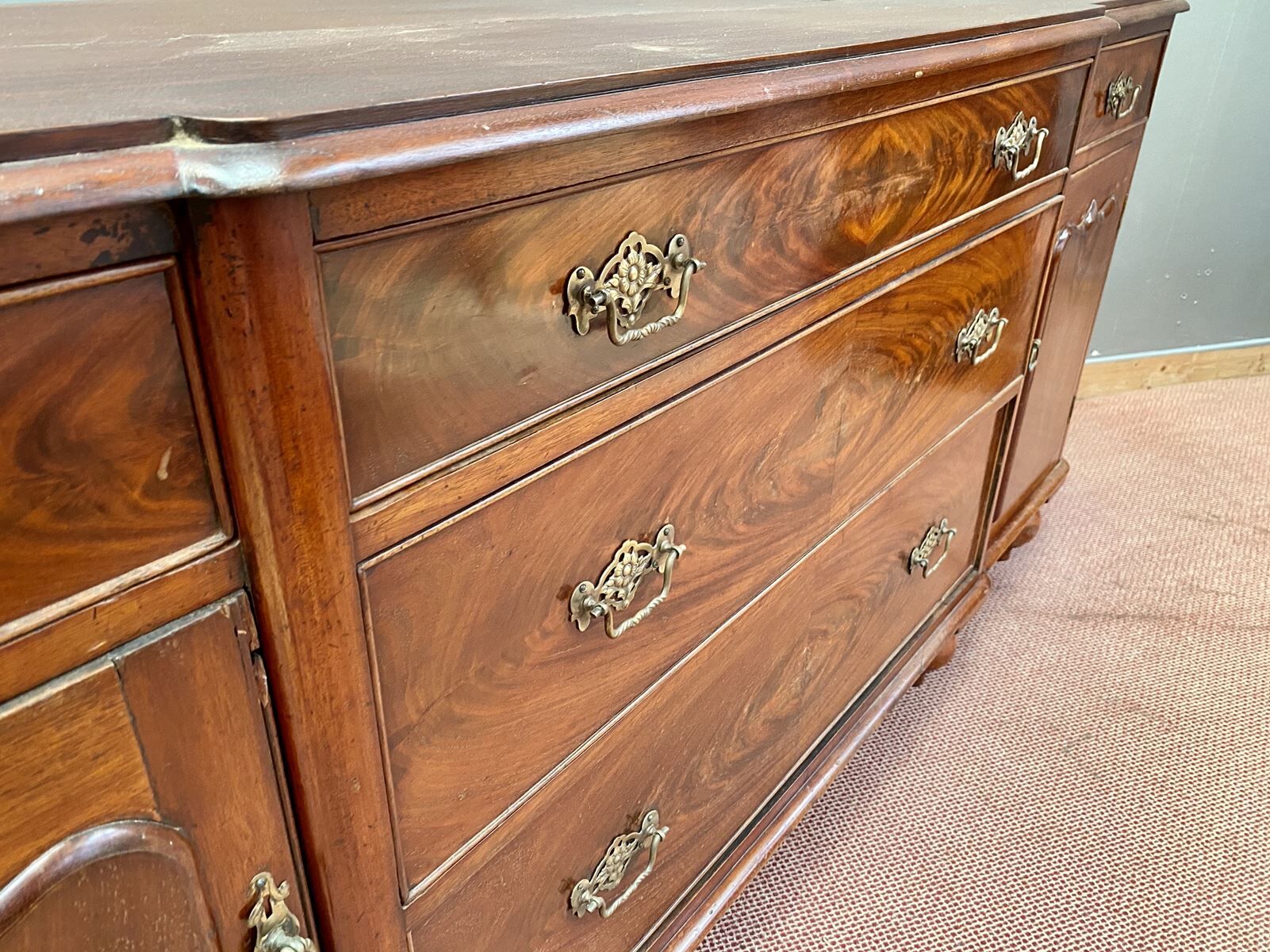 Victorian chest of drawers 19th in mahogany