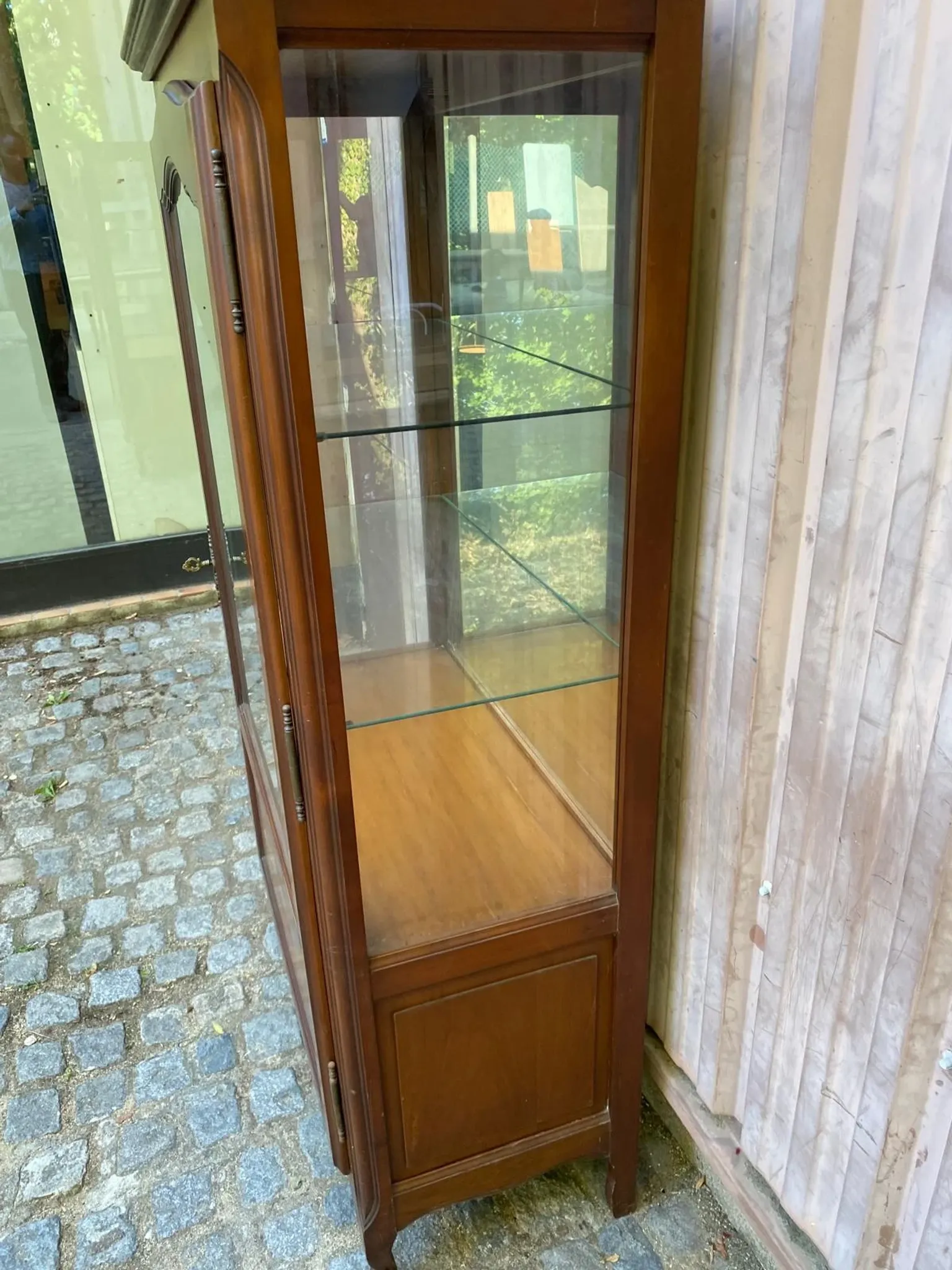 Louis XV style display cabinet in cherry wood with a mirrored back and glass shelves.