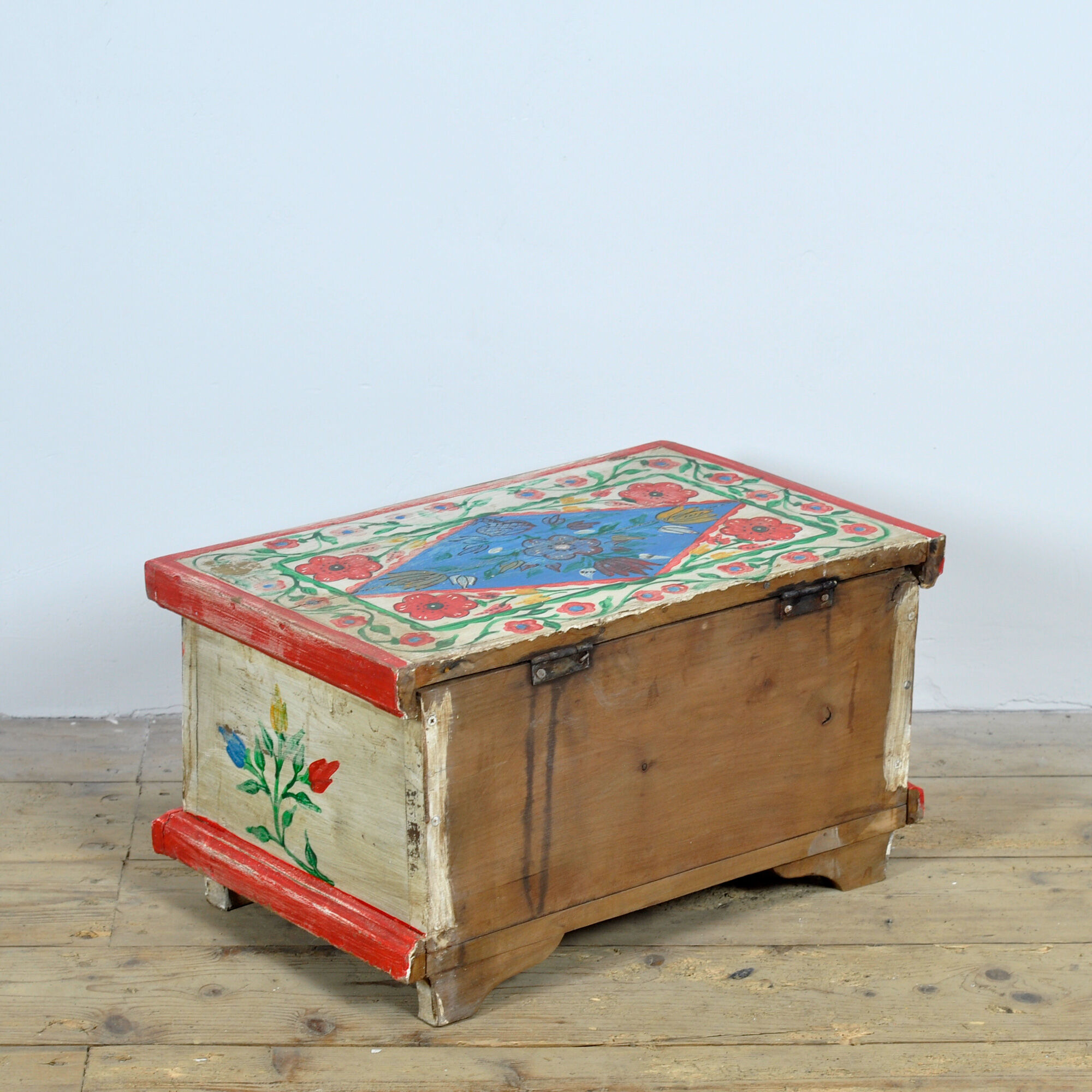petit coffre d'art populaire, vers 1950