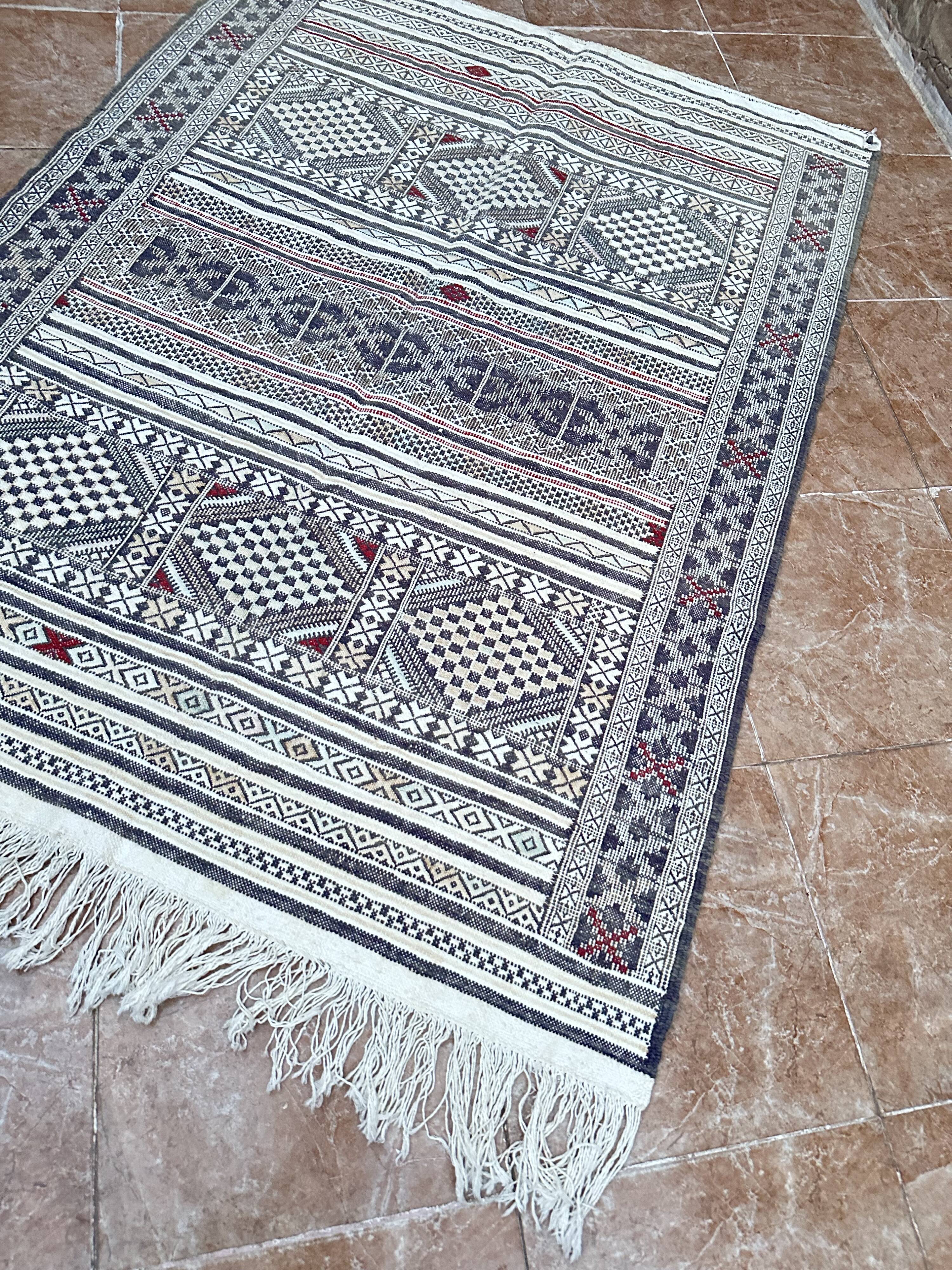 Handwoven Kilim rug made of camel wool, silk, and cactus – blue