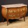 Commode française incrustée du XXe siècle avec plateau en marbre