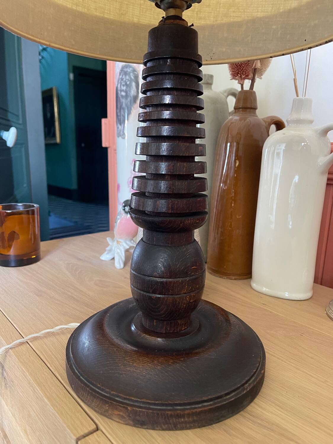 Turned wooden lamp bintahe