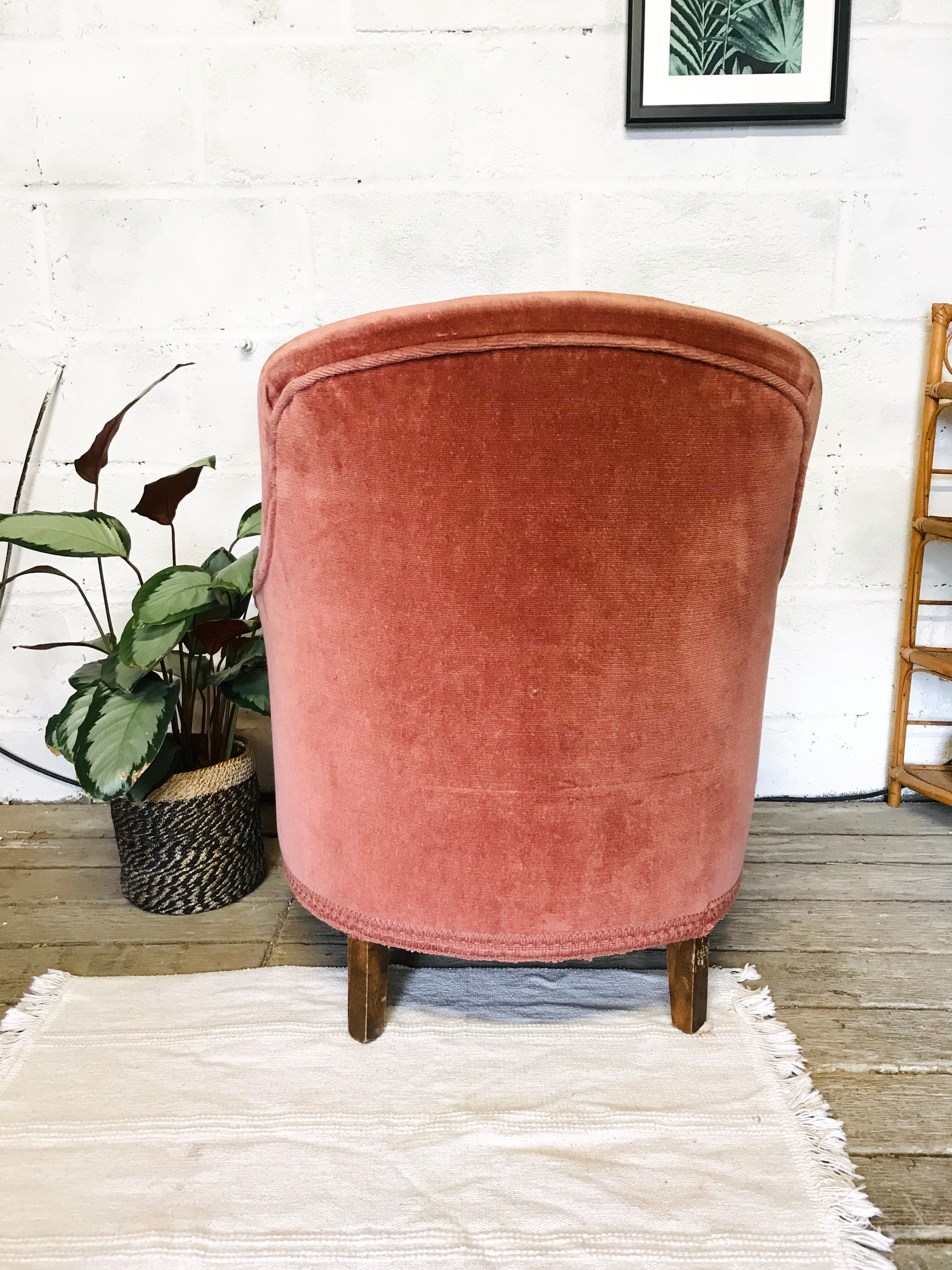 Pink velvet toad armchair