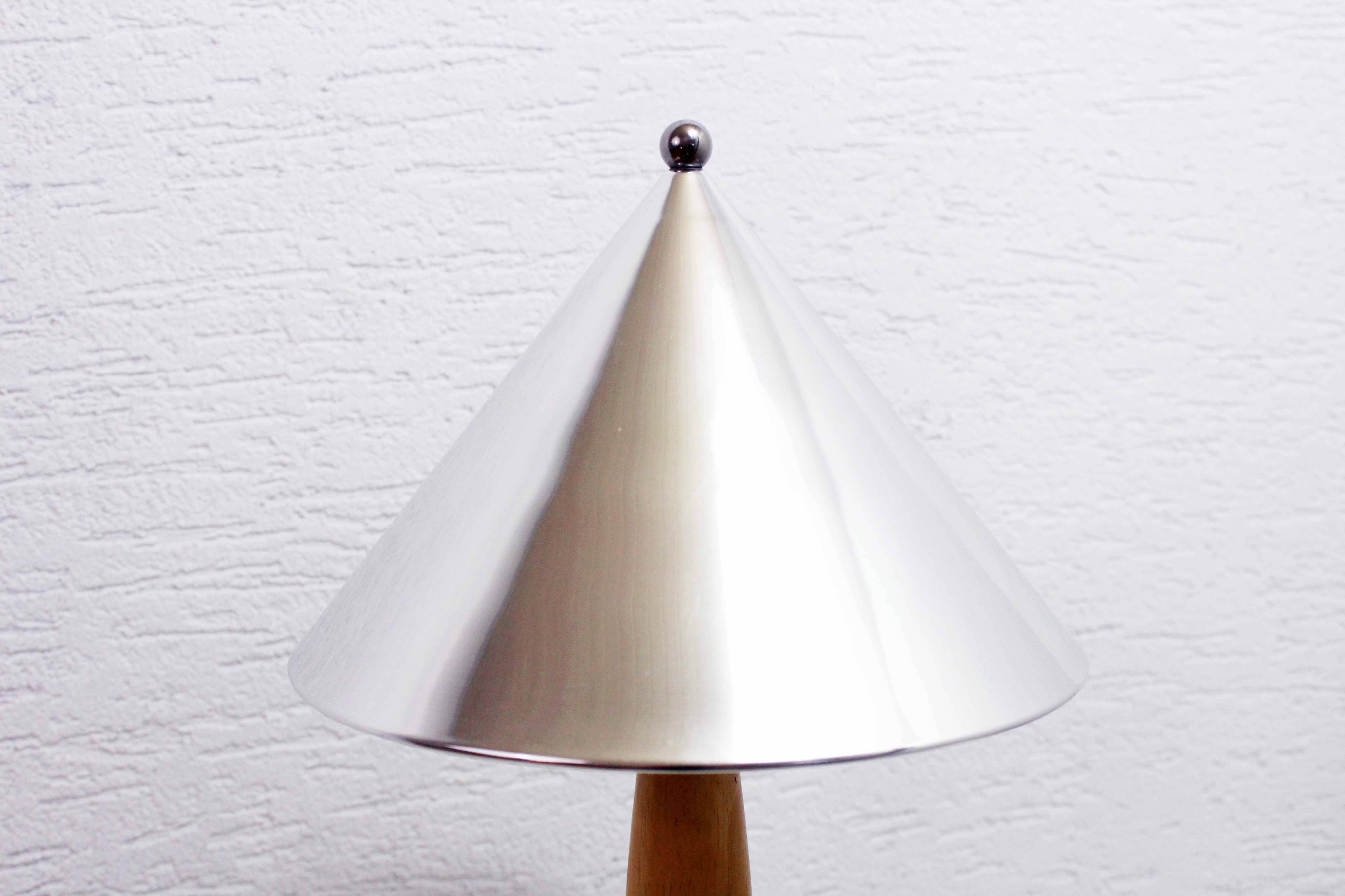 Lampe de table en hêtre et métal chromé