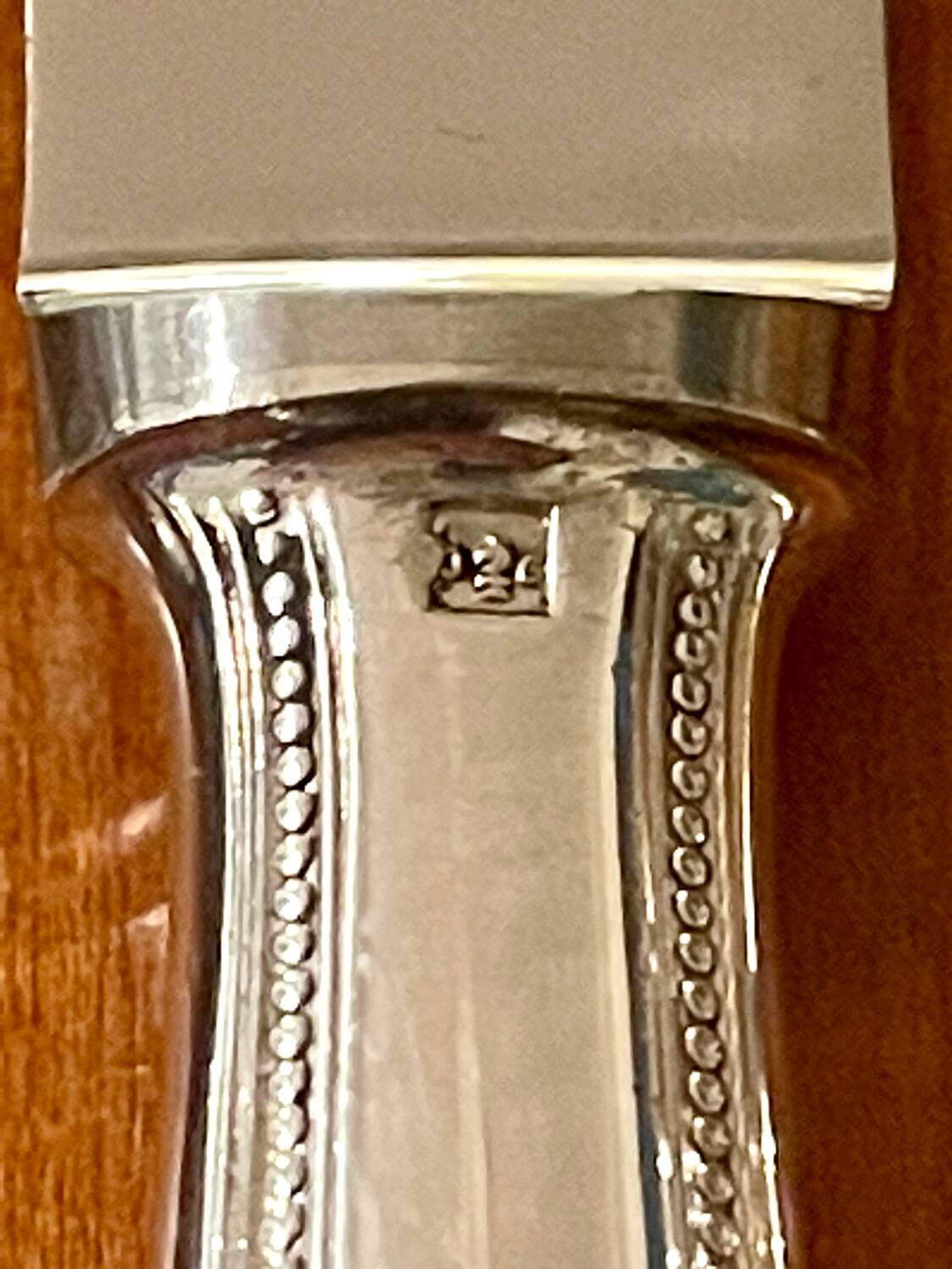 Christofle pearls, 24 knives excellent condition with box