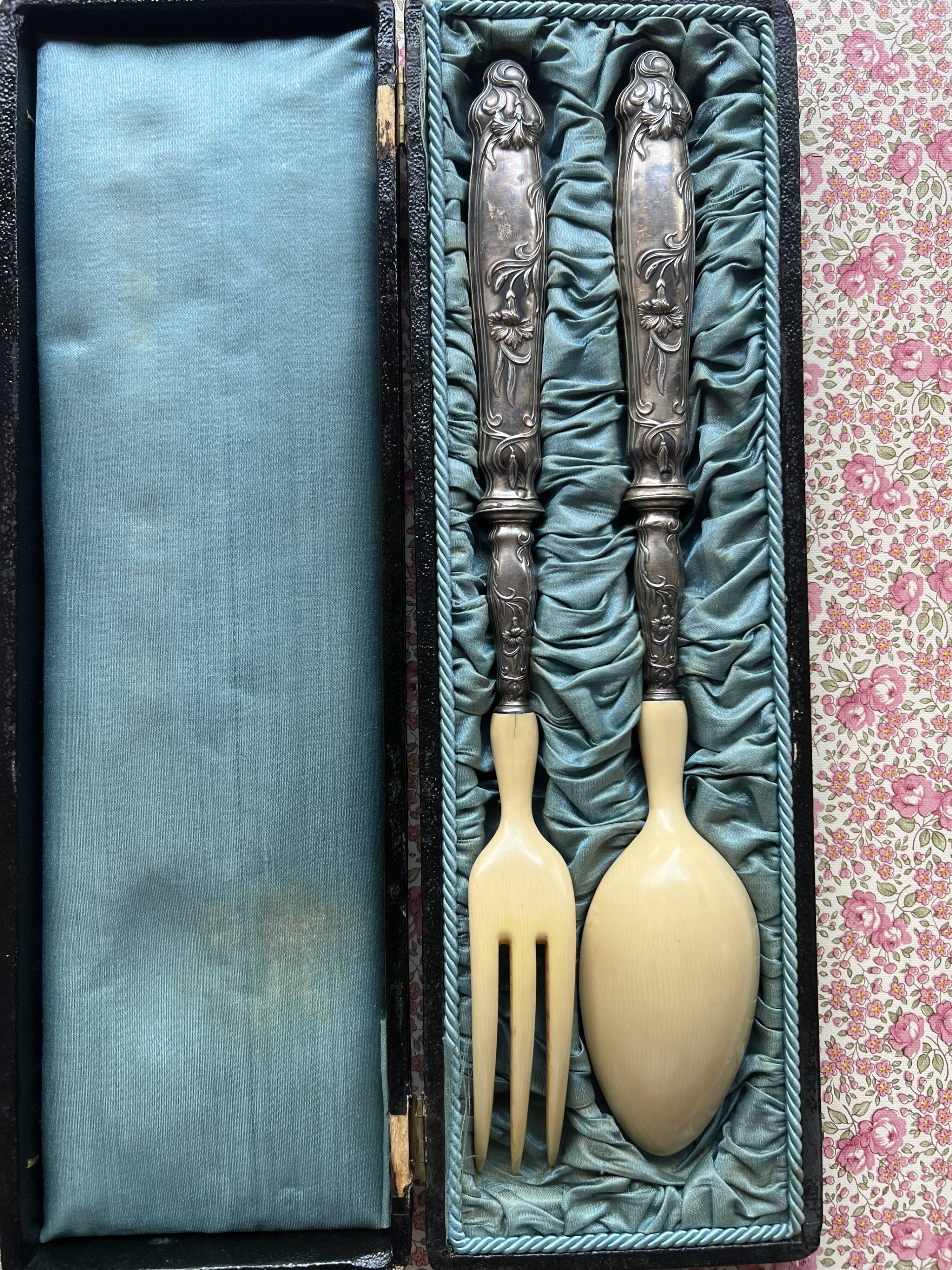 Antique silver-plated and ivory/bone salad service – In its box of