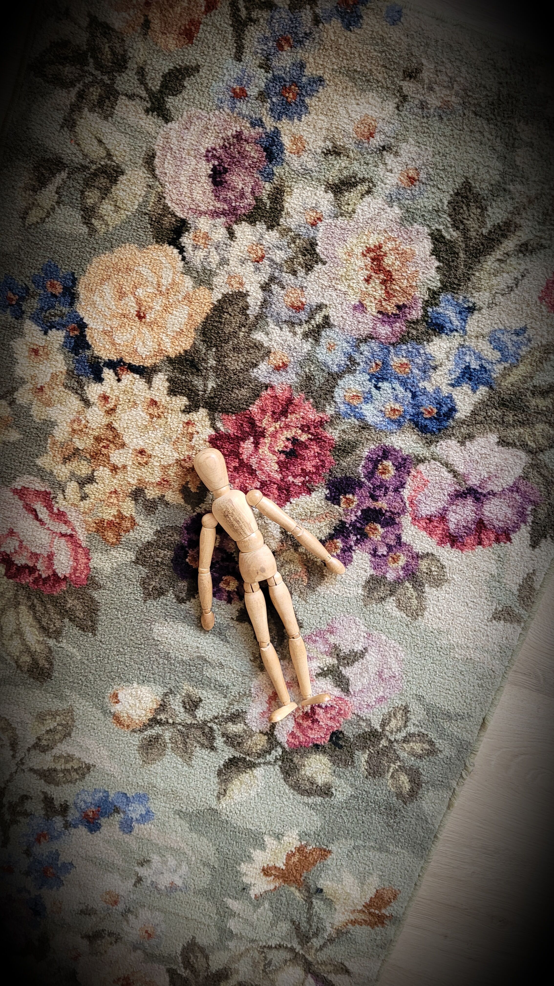 English carpet Axminster 69x118cm