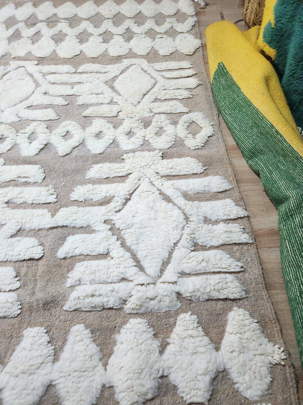 Berber rug with natural geometric patterns 3*2m
