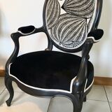 Old armchairs completely restored in a traditional way