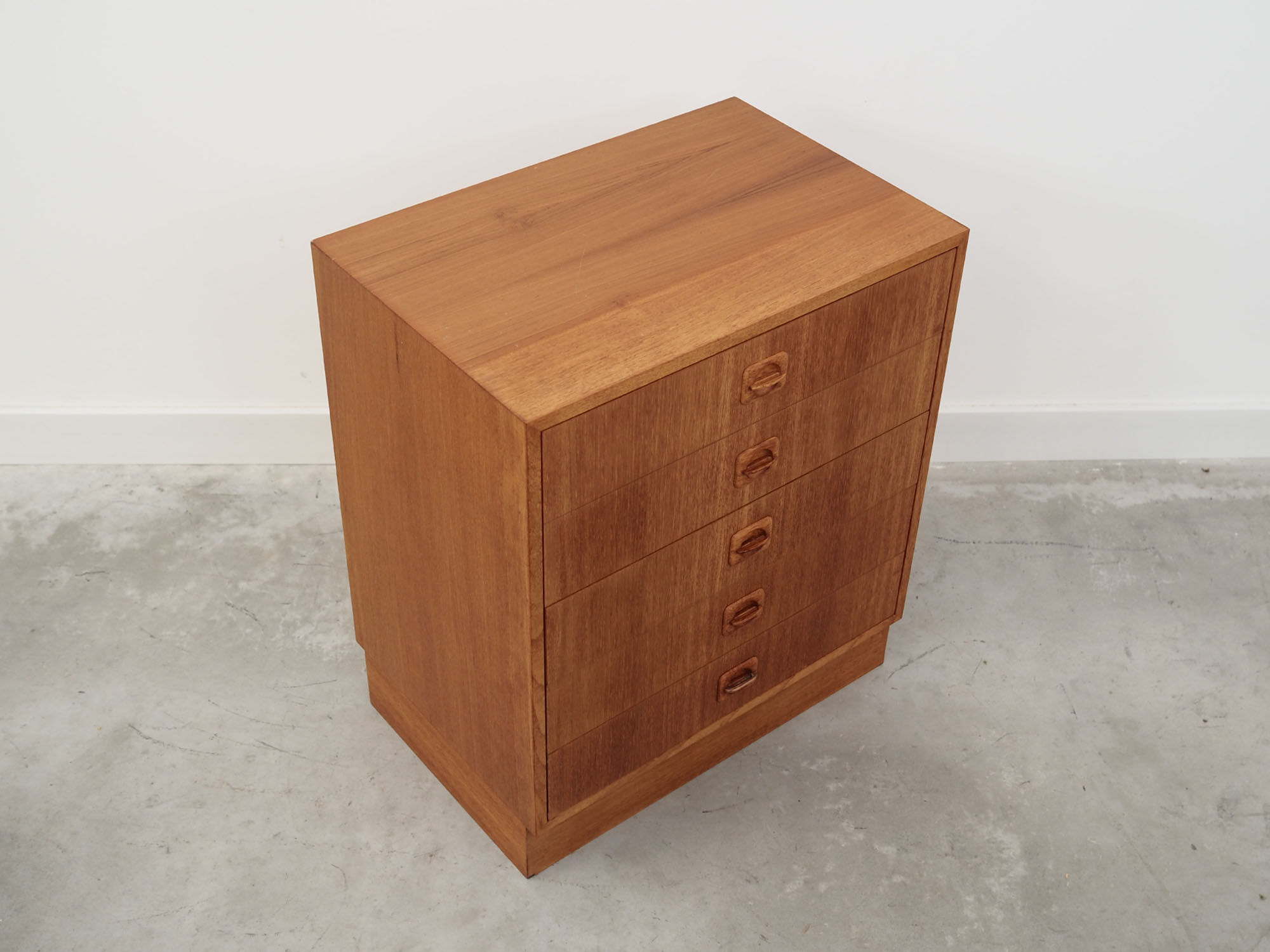 Commode en frêne, design danois, années 70, production: Danemark