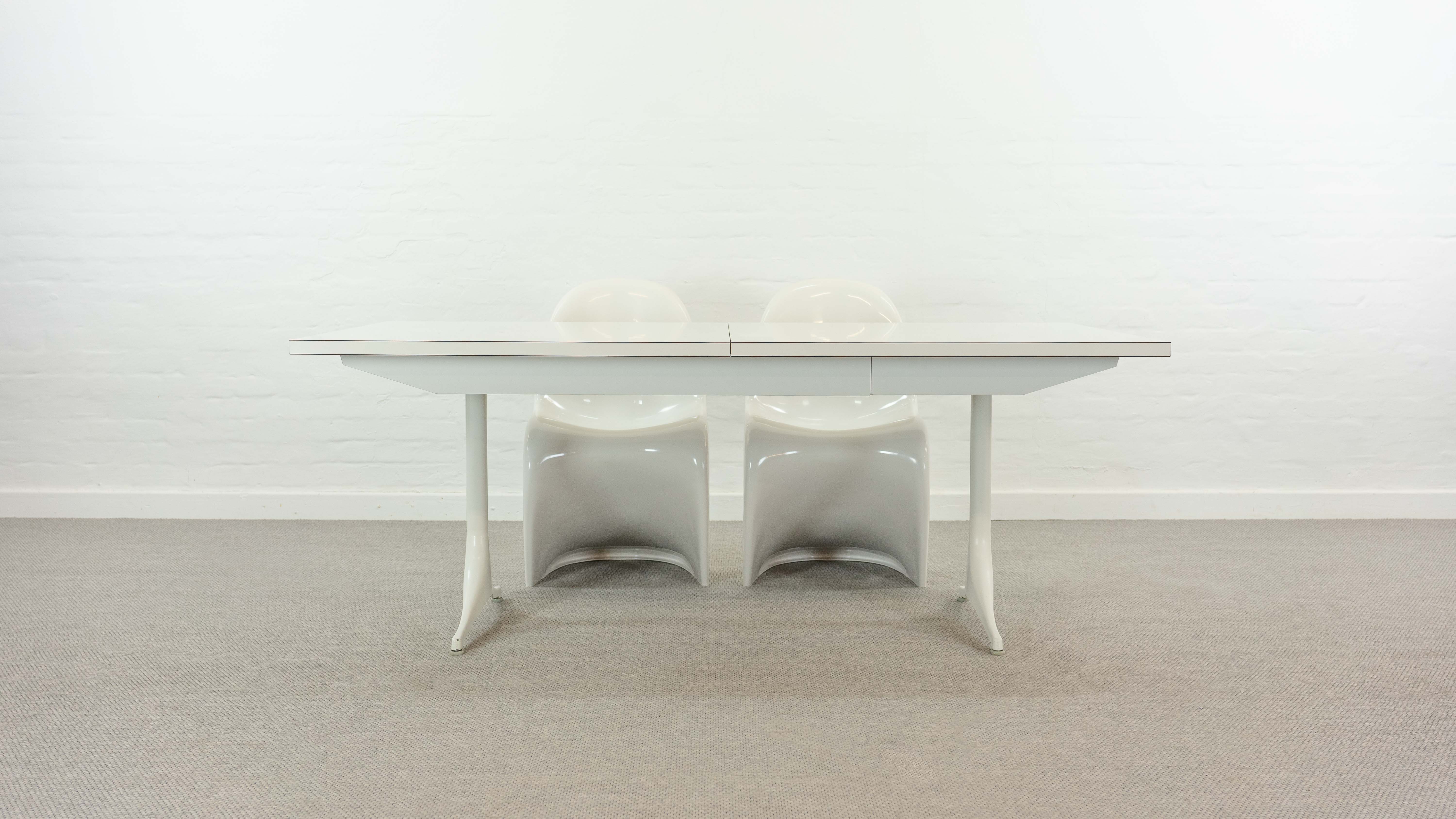 Extendable pedestal dining table by George Nelson for Herman Miller