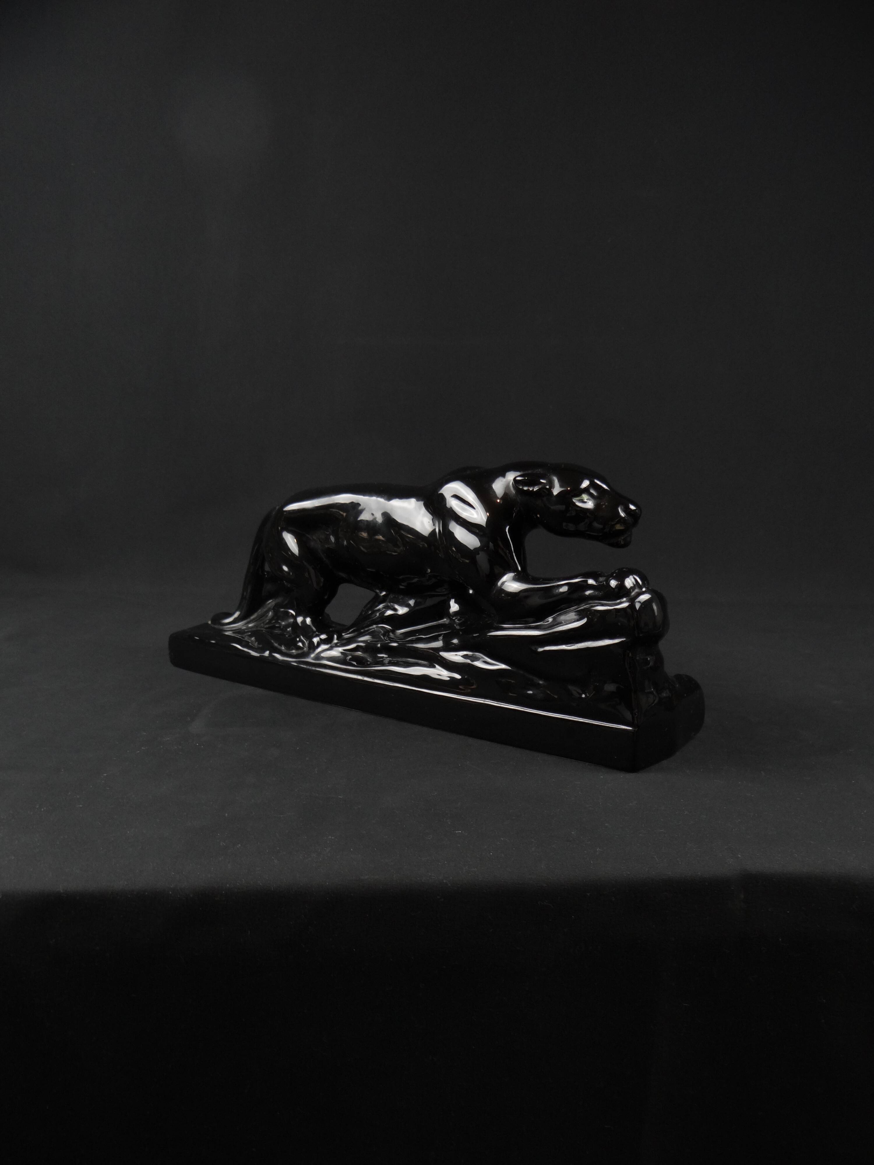 Black ceramic hunting panther from the Art Deco period, circa 1930