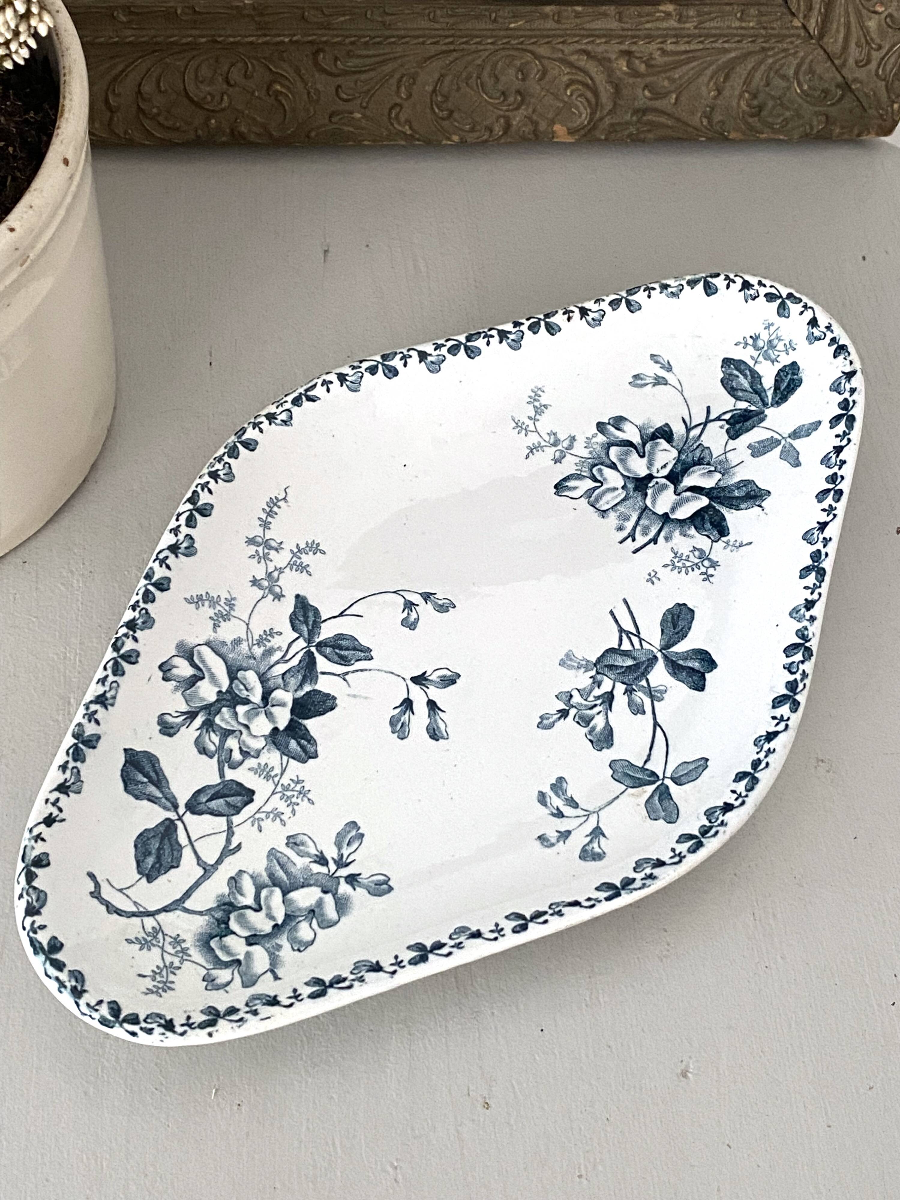 Small old Saint Amand dish