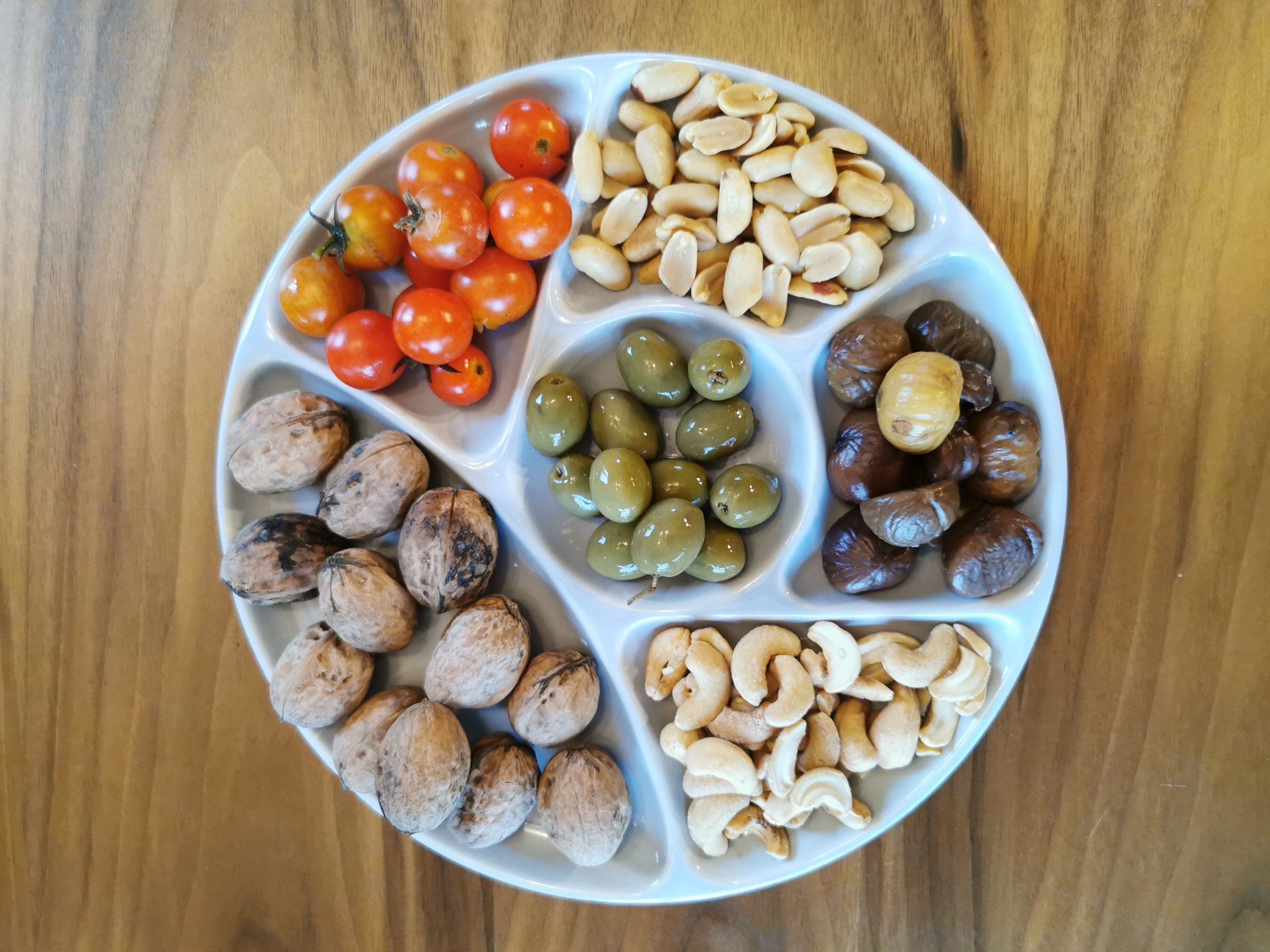 Set of 17 vintage compartmentalised plates from Gien.