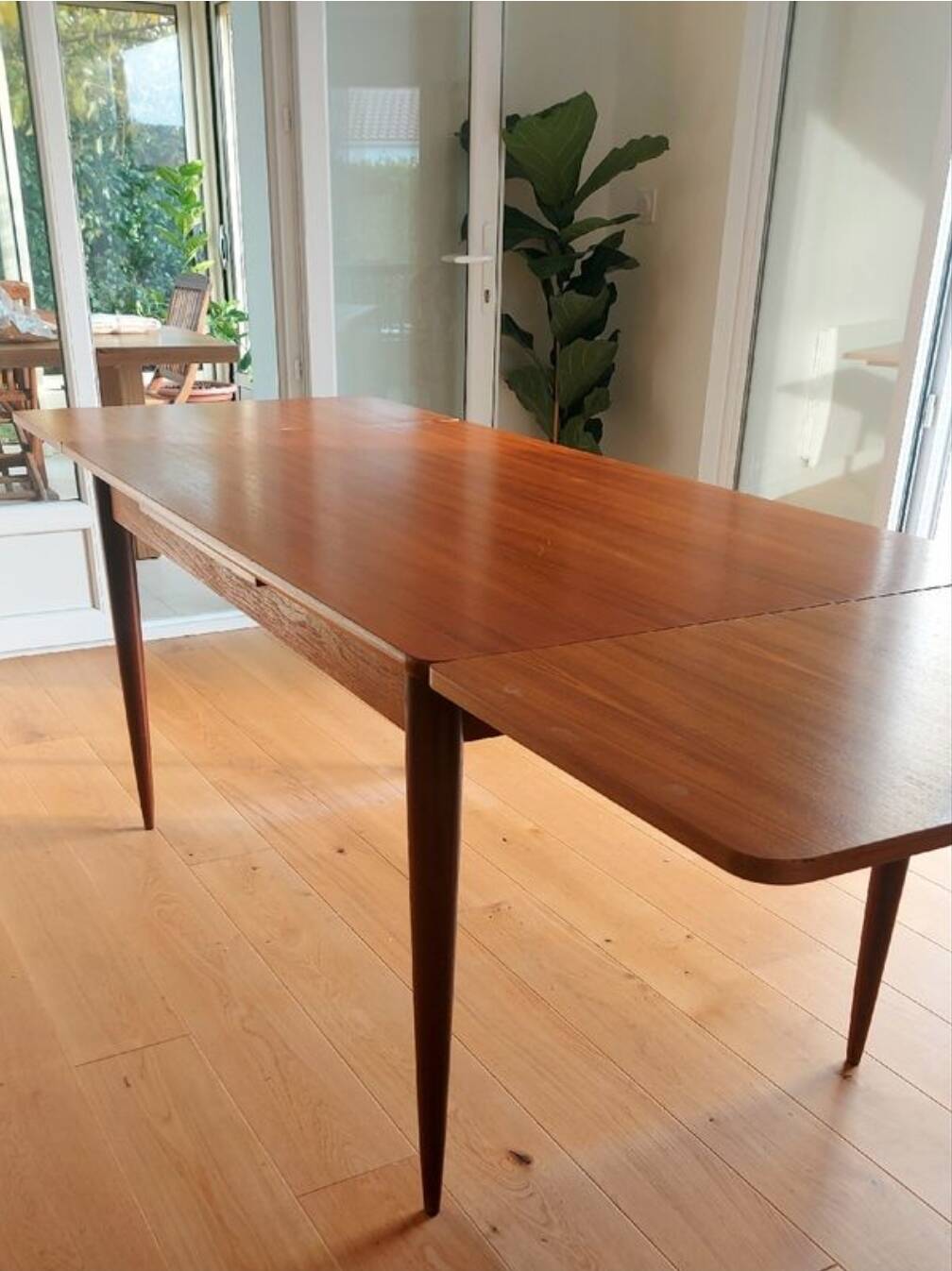 Large extendable designer dining table (seats 6 to 10), vintage, from the end of the 60s