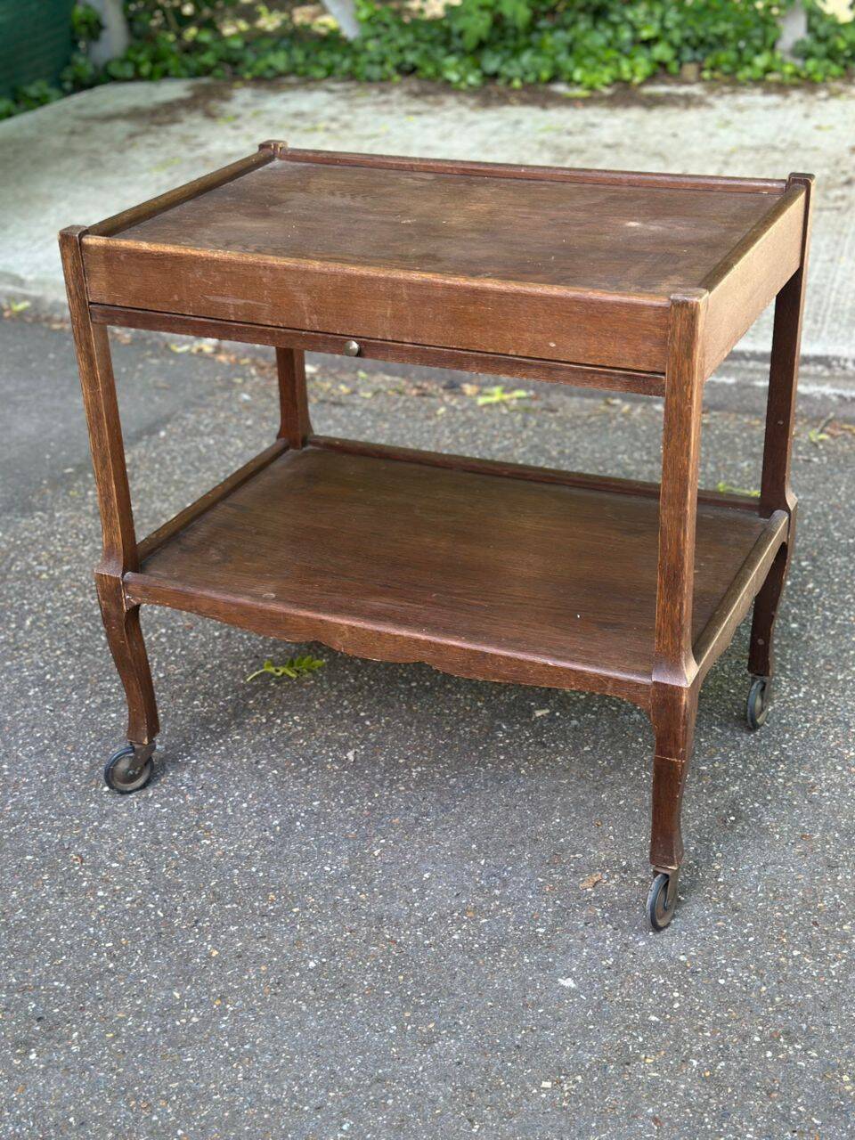 Extendable wooden bar trolley with a glass top from the 1930s.