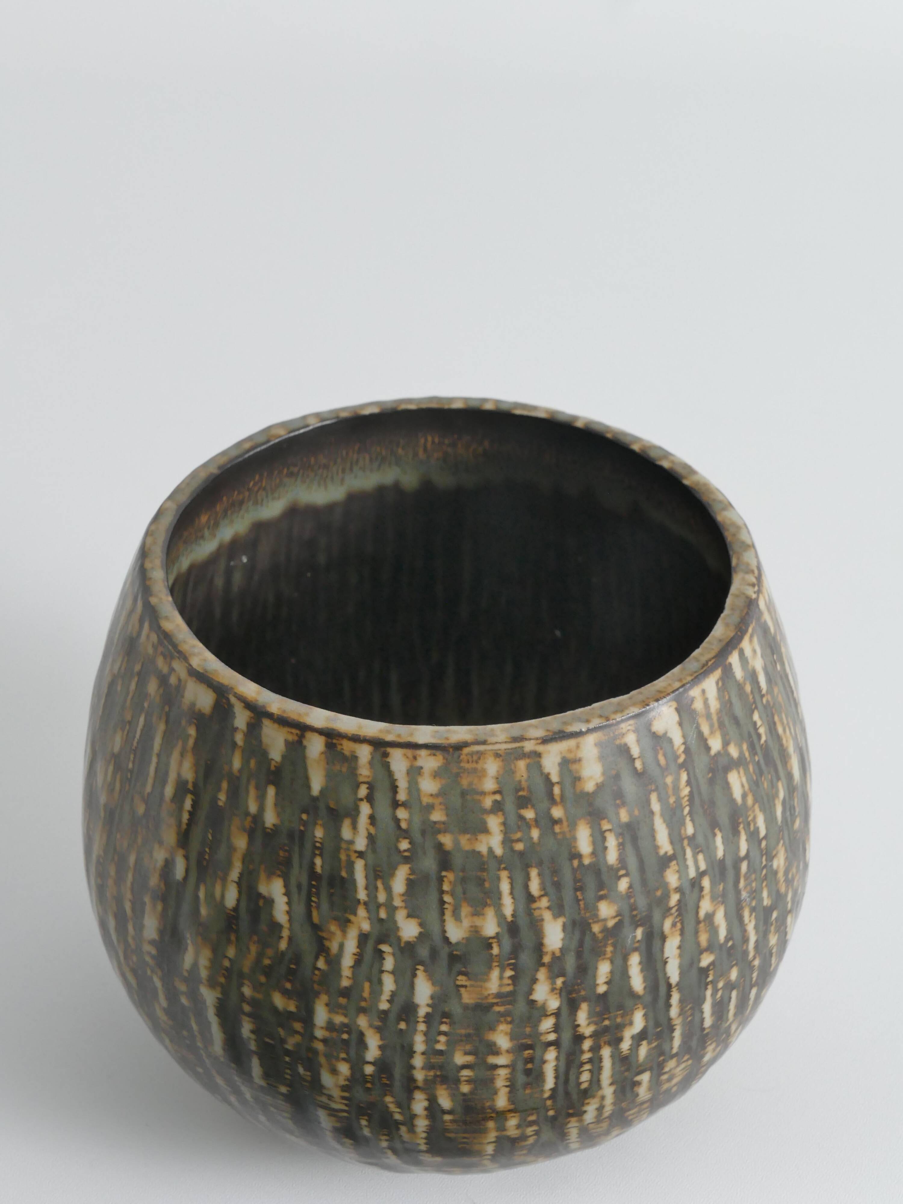 Vase en grès brun Birka Rubus de style mid-century modern par Gunnar Nylund, Rörstrand