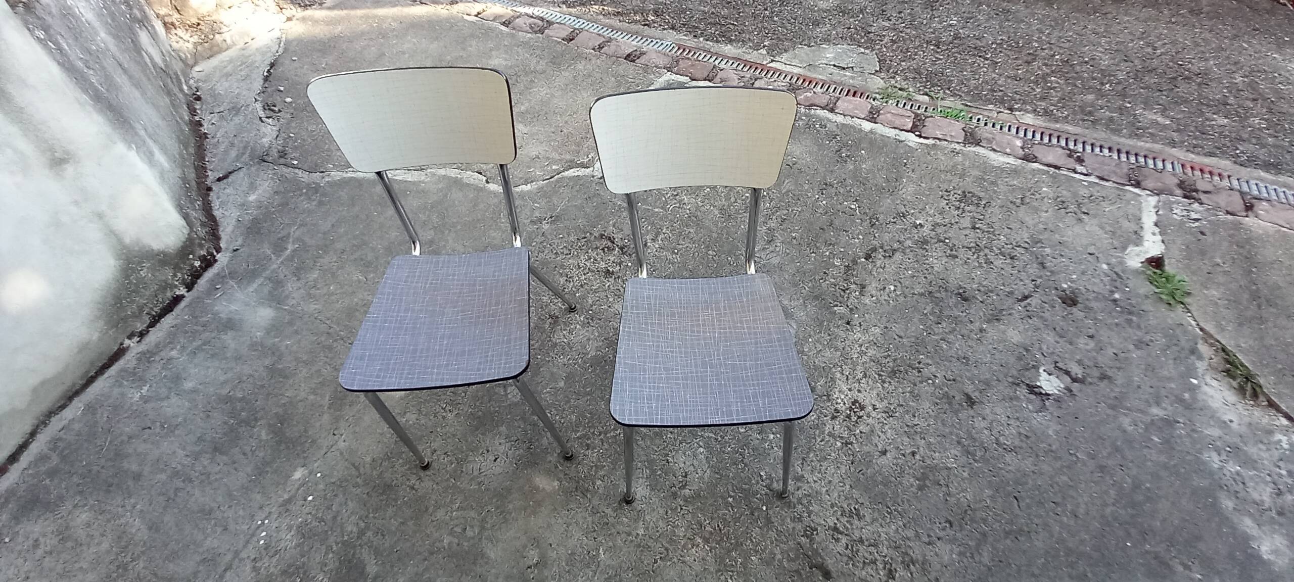 Pair of vintage 1960 Formica chairs – Space Age pattern