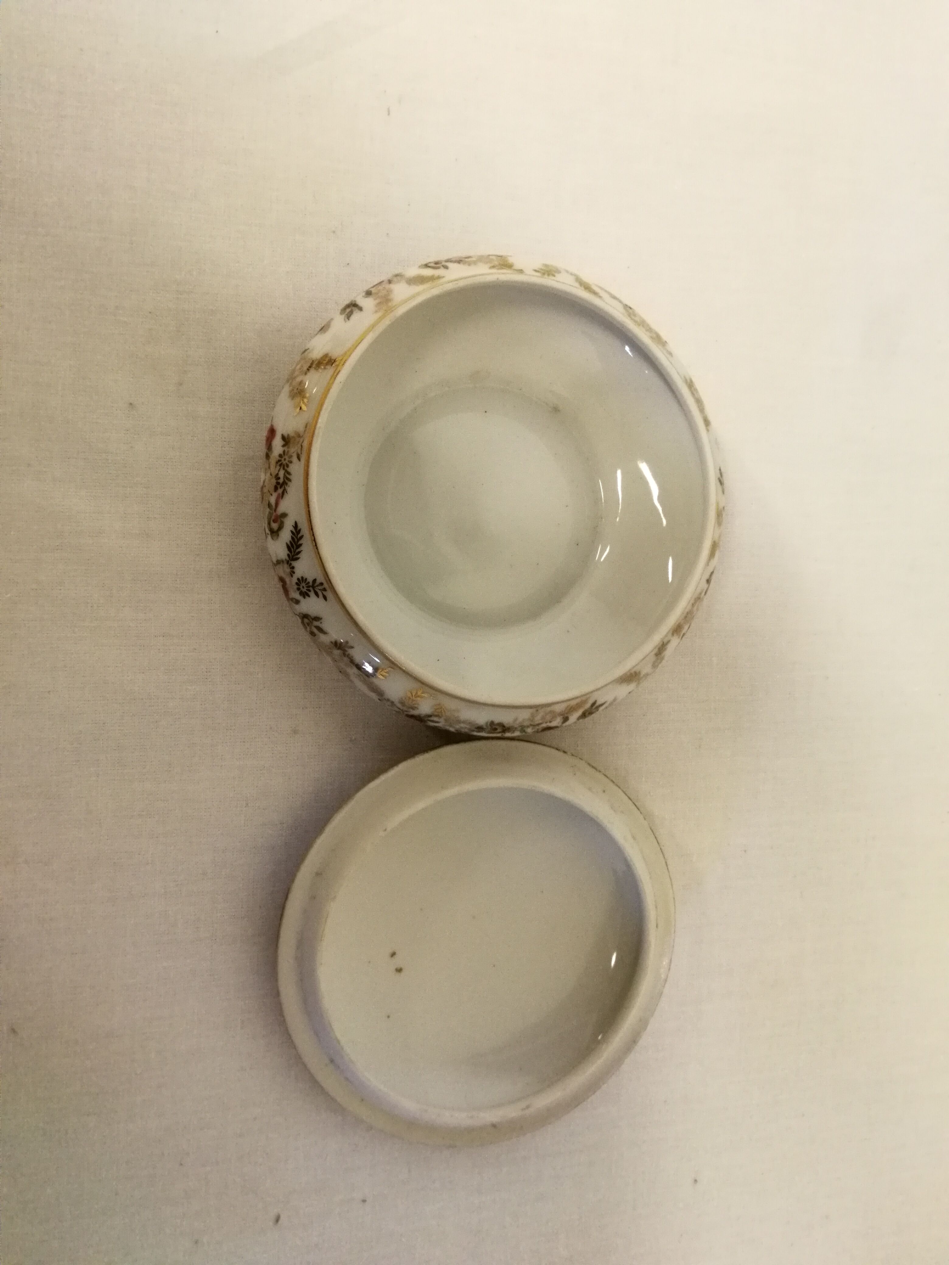 Porcelain bonbonnière F. Mr Limoges