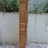 Petite armoire en chêne, 4 étagères, la porte habillée de toile de jute.