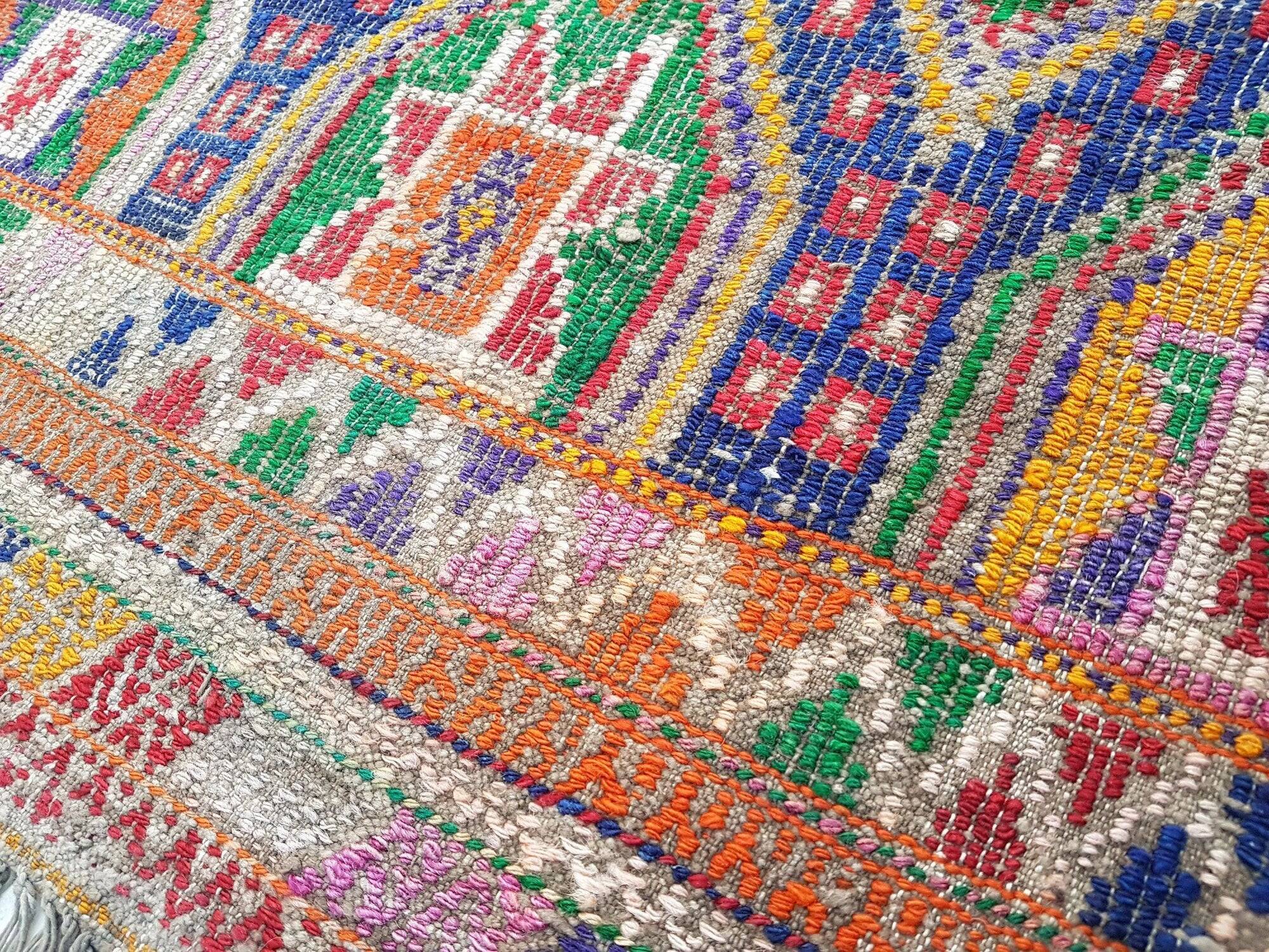 Vintage Turkish kilim, handwoven, 186x227 cm.