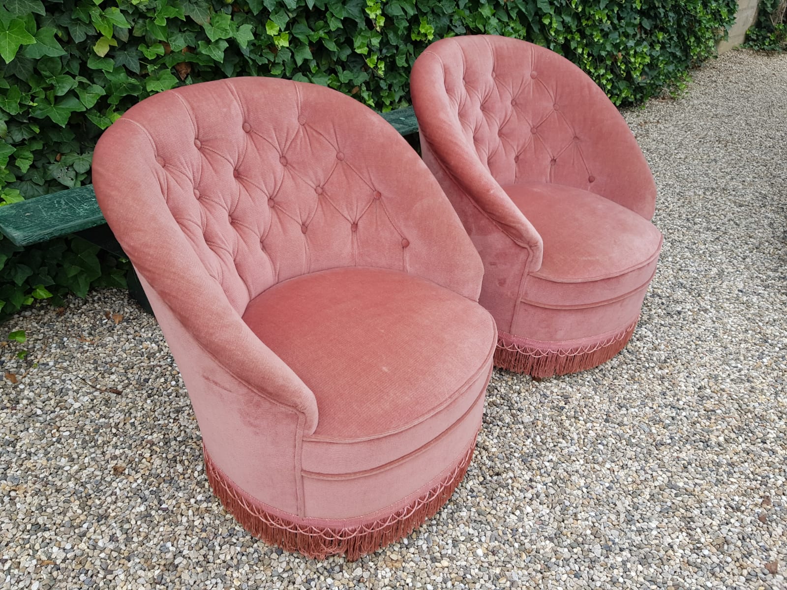 Paire de chauffeuses crapaud velours rose
