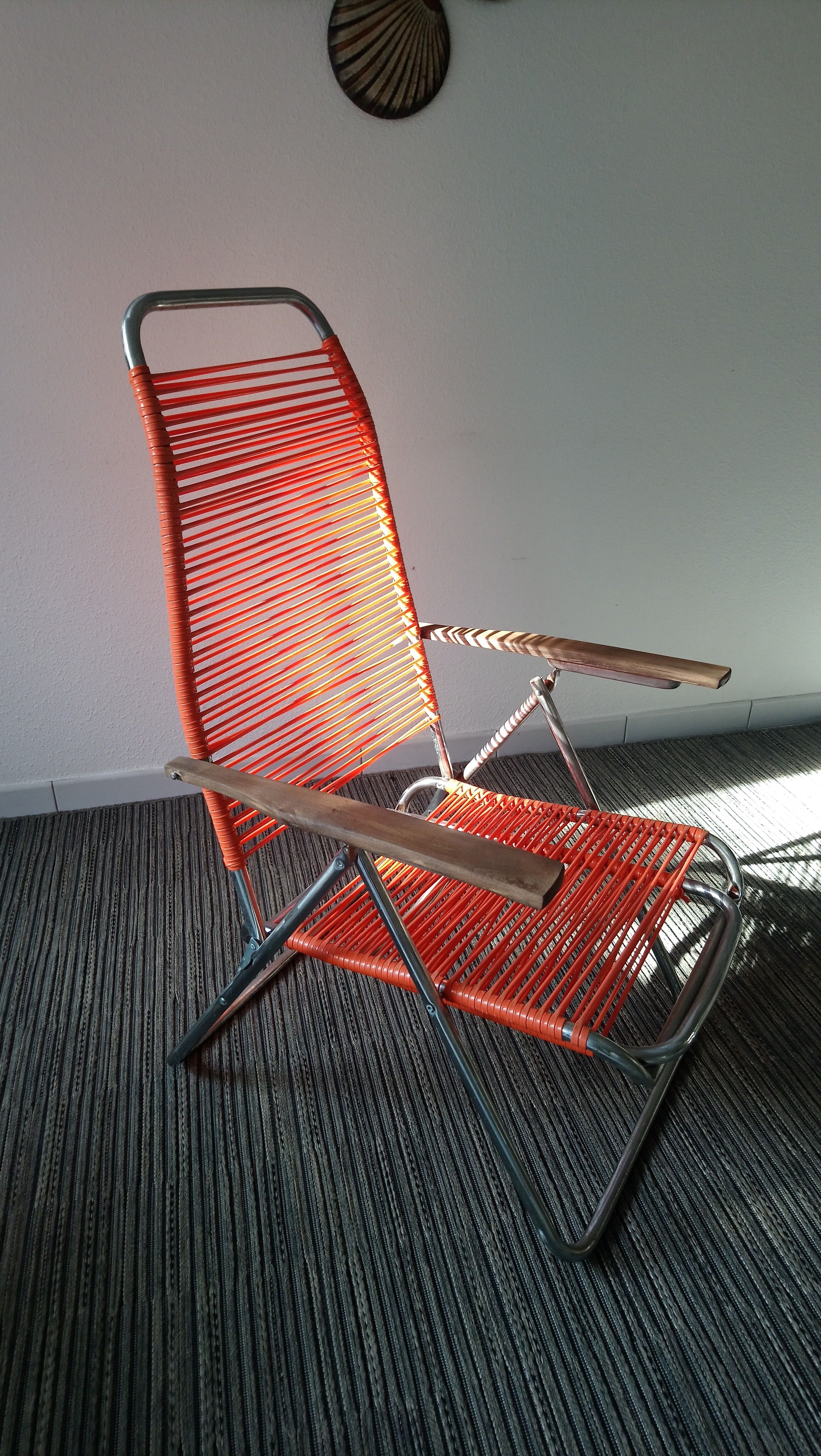 Chaise longue multi position en scoubidou années 70