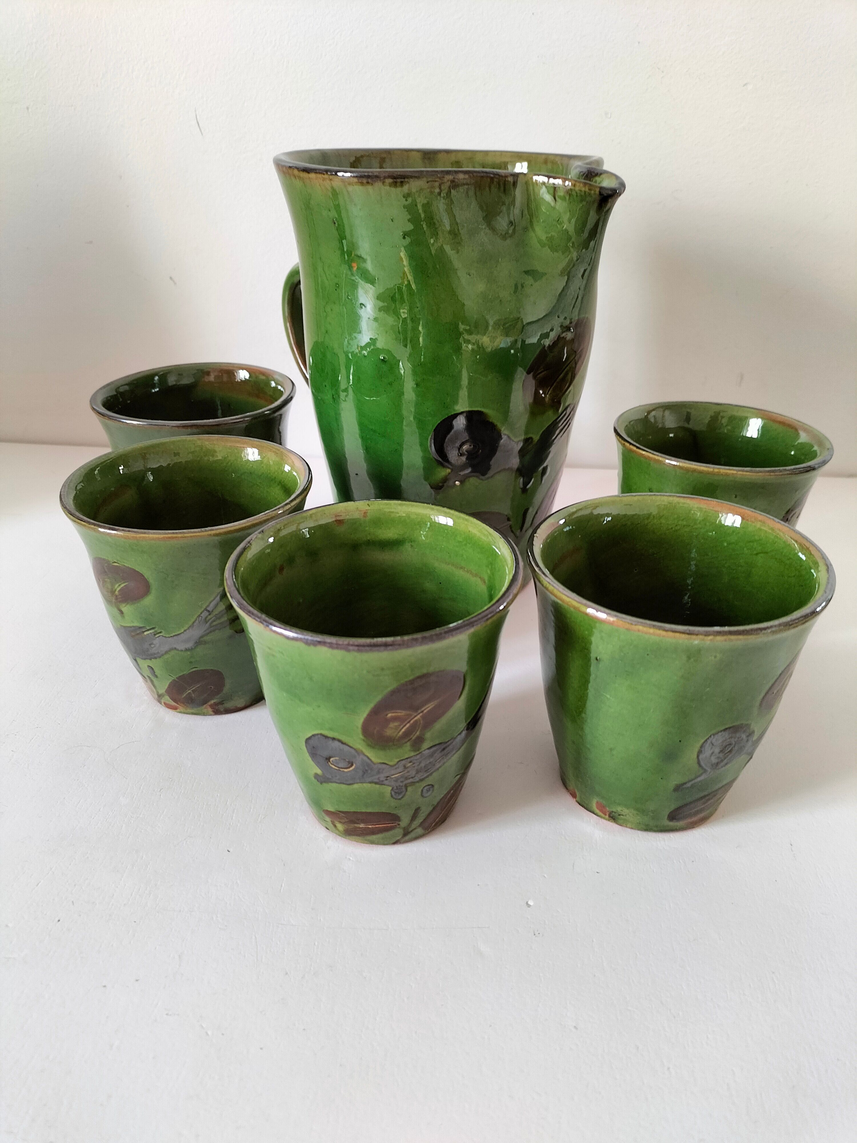 Set of a jug and 5 glazed earthenware cups in Savoyard style.