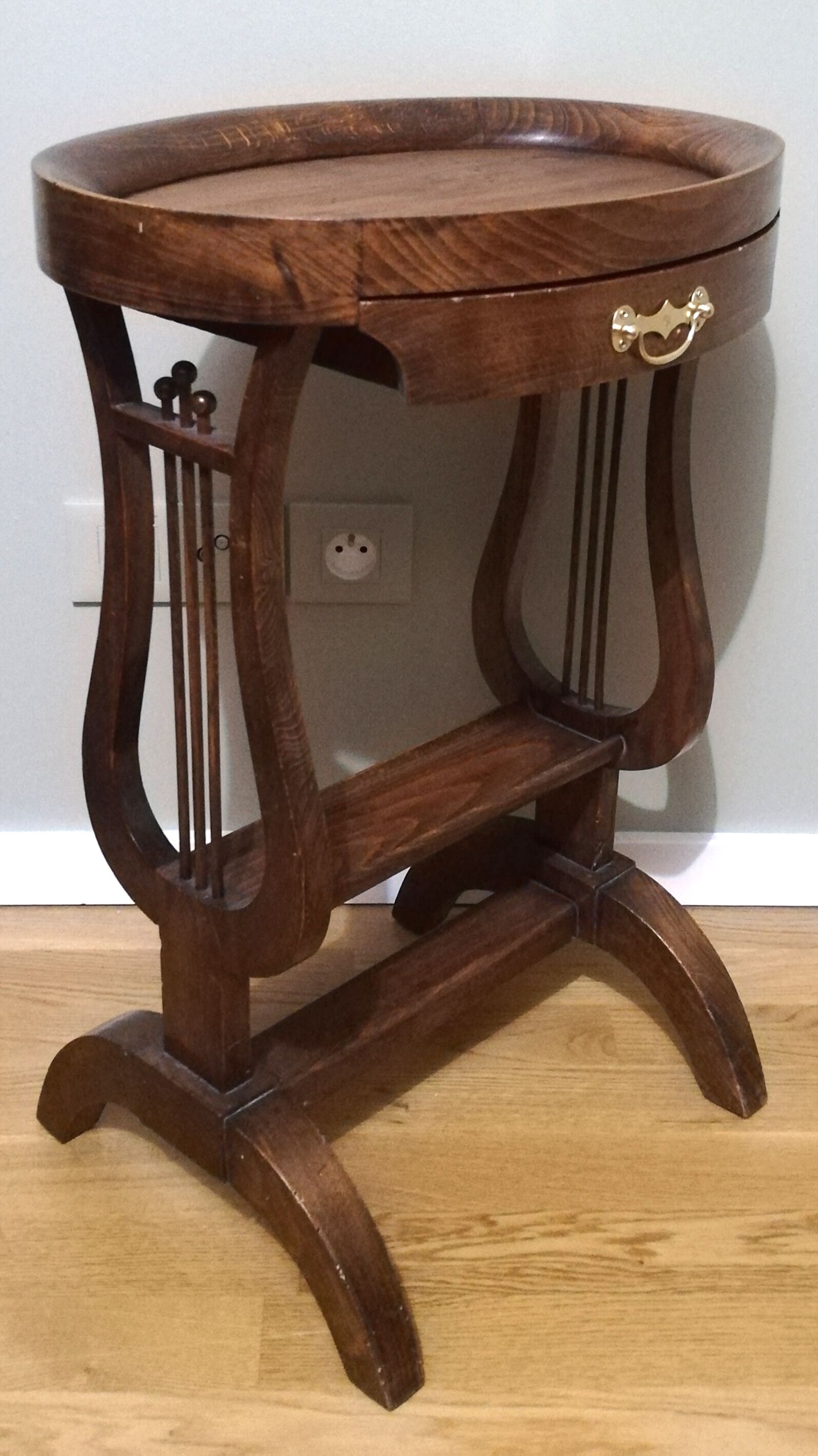 Walnut pedestal table or lyre harness
