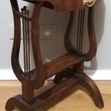 Guéridon ou sellette lyre en noyer