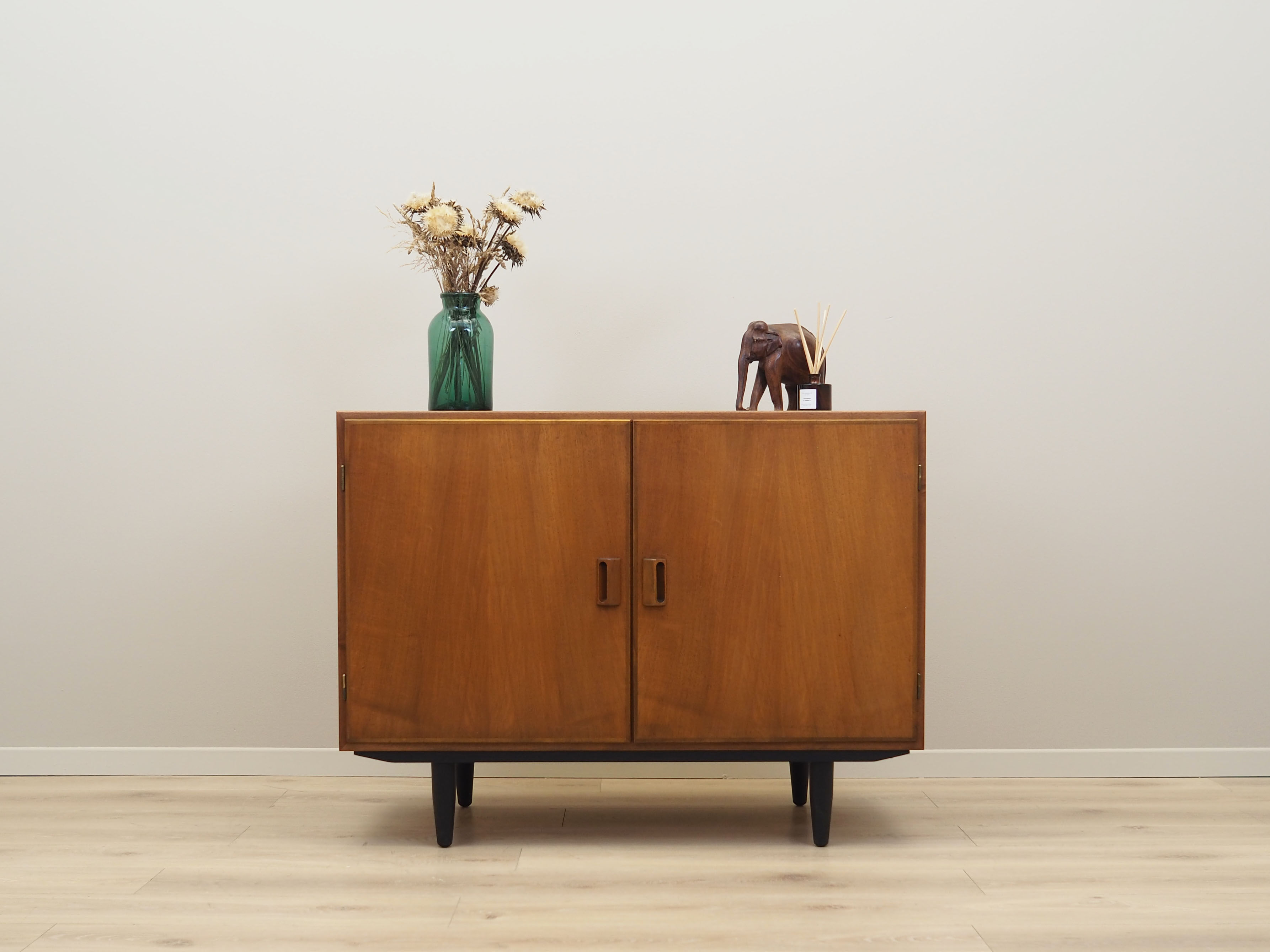 Walnut cabinet, Danish design, 1960s, designer: Børge Mogensen