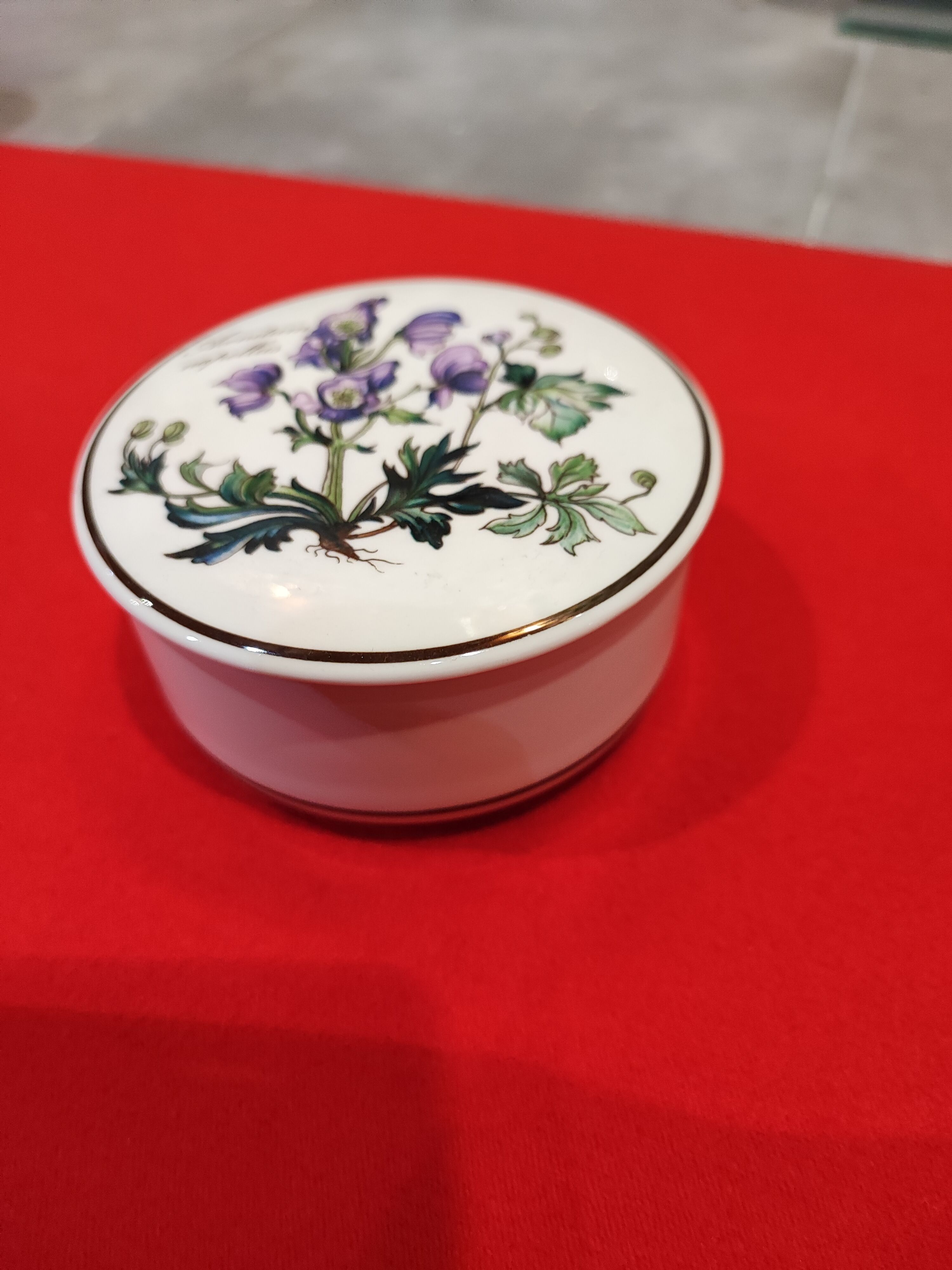 Candy box Villeroy and Boch